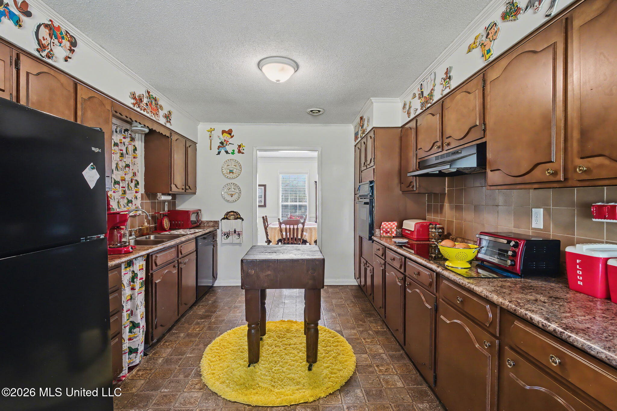 5600 Rolling Hills Drive Property Photo 10