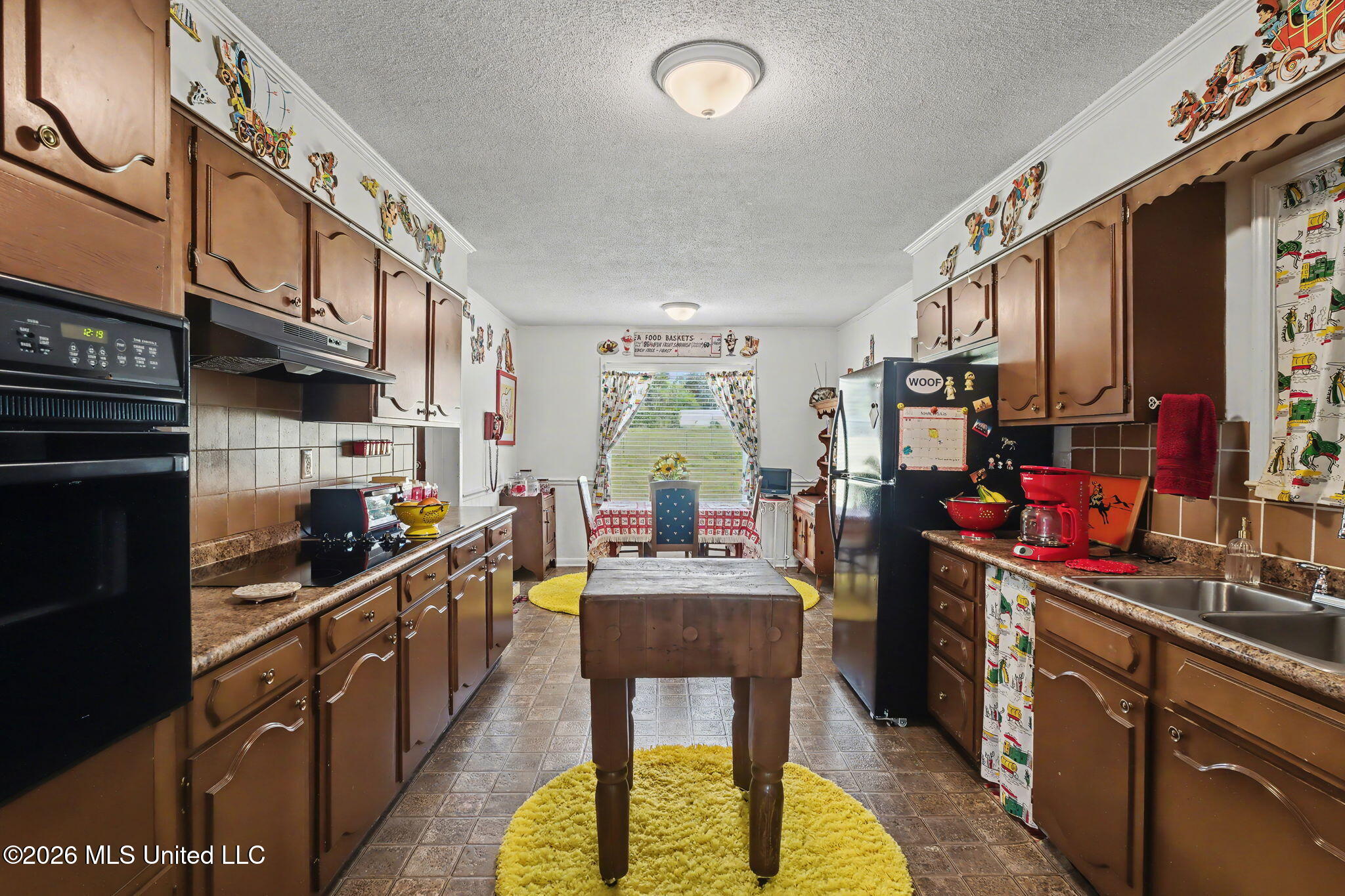 5600 Rolling Hills Drive Property Photo 11