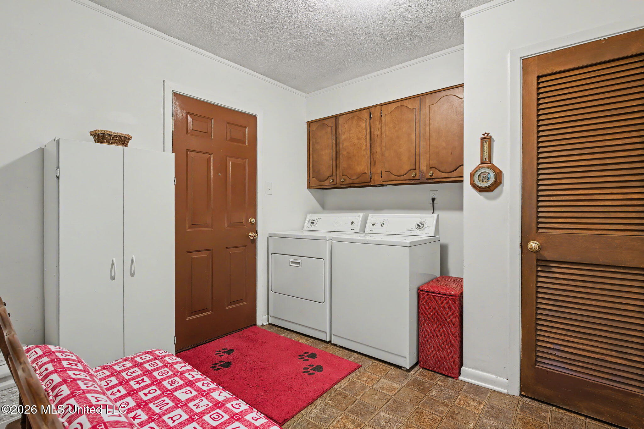 5600 Rolling Hills Drive Property Photo 13