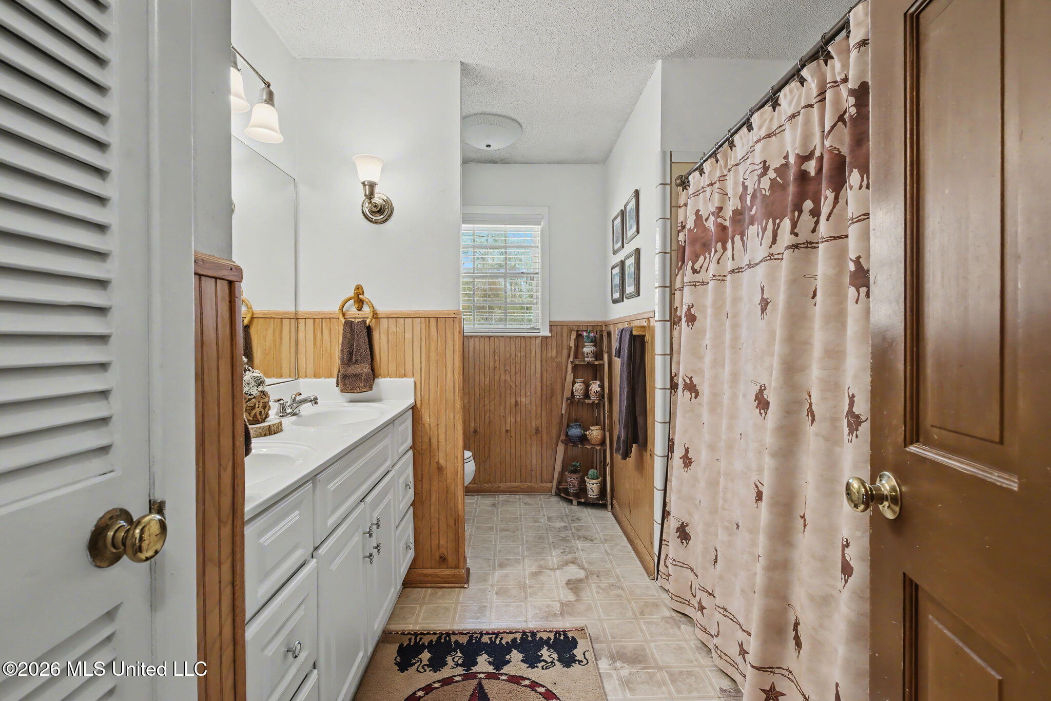 5600 Rolling Hills Drive Property Photo 20