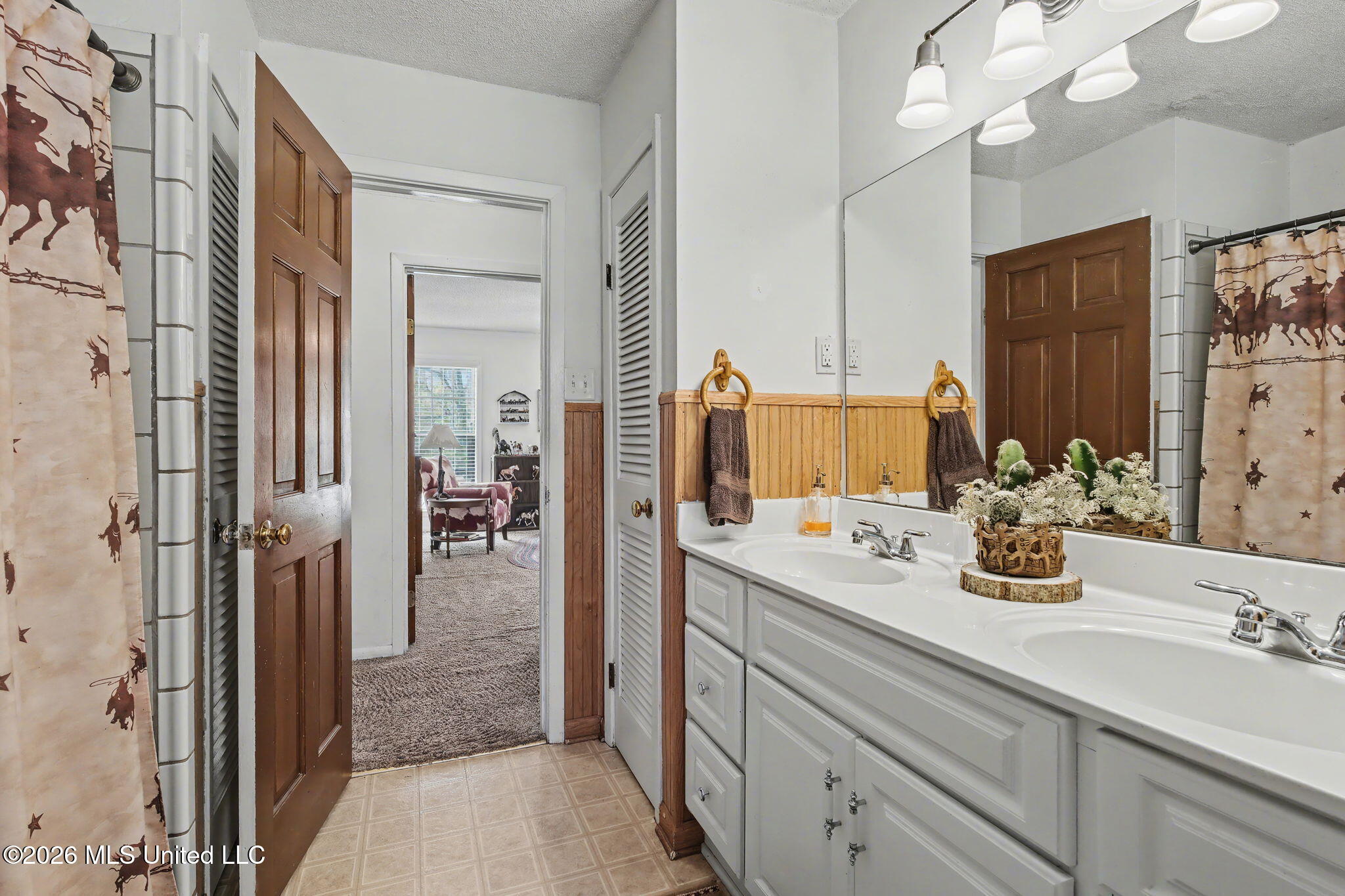 5600 Rolling Hills Drive Property Photo 21
