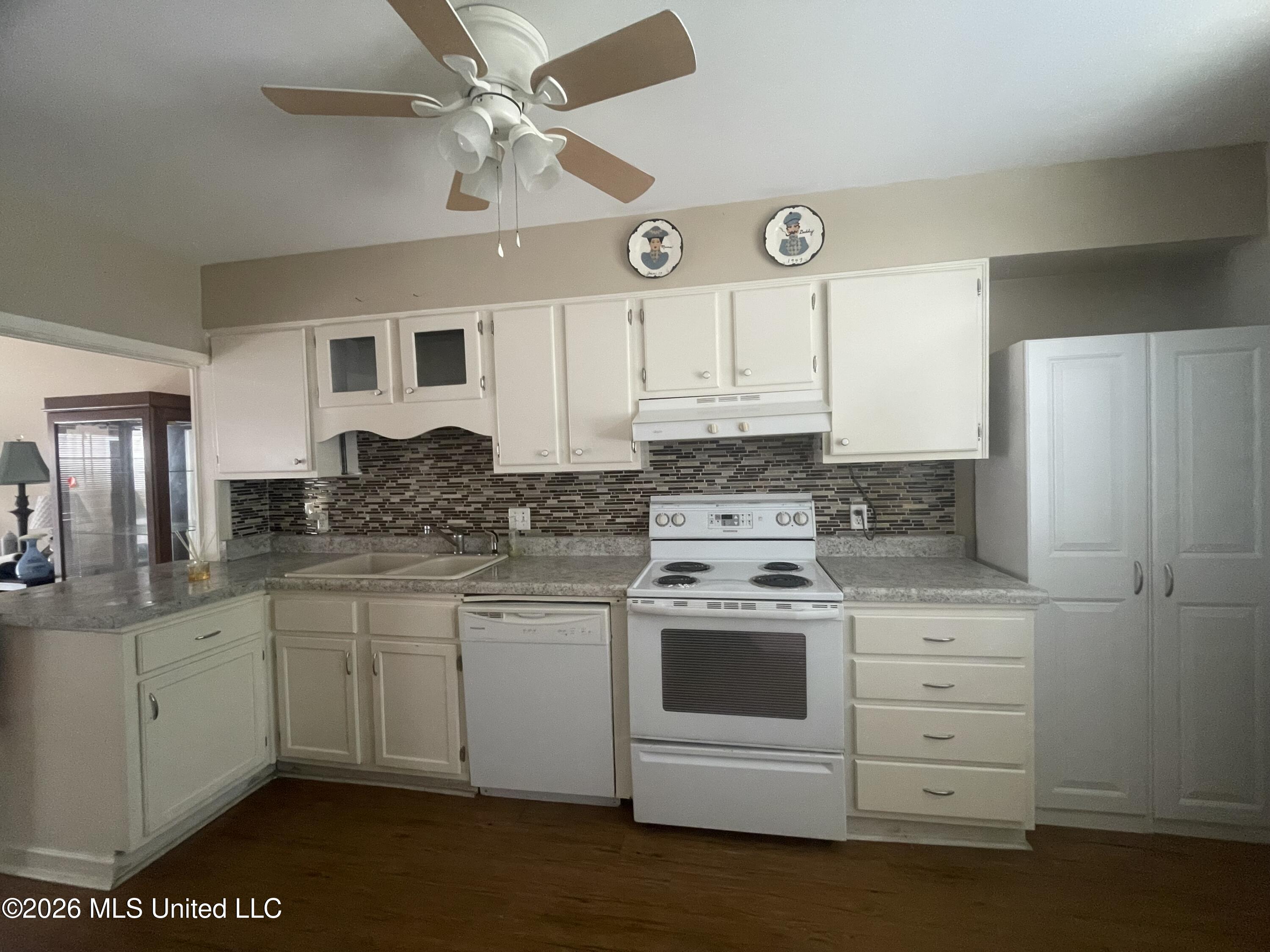 928 Courthouse Road Property Photo 4