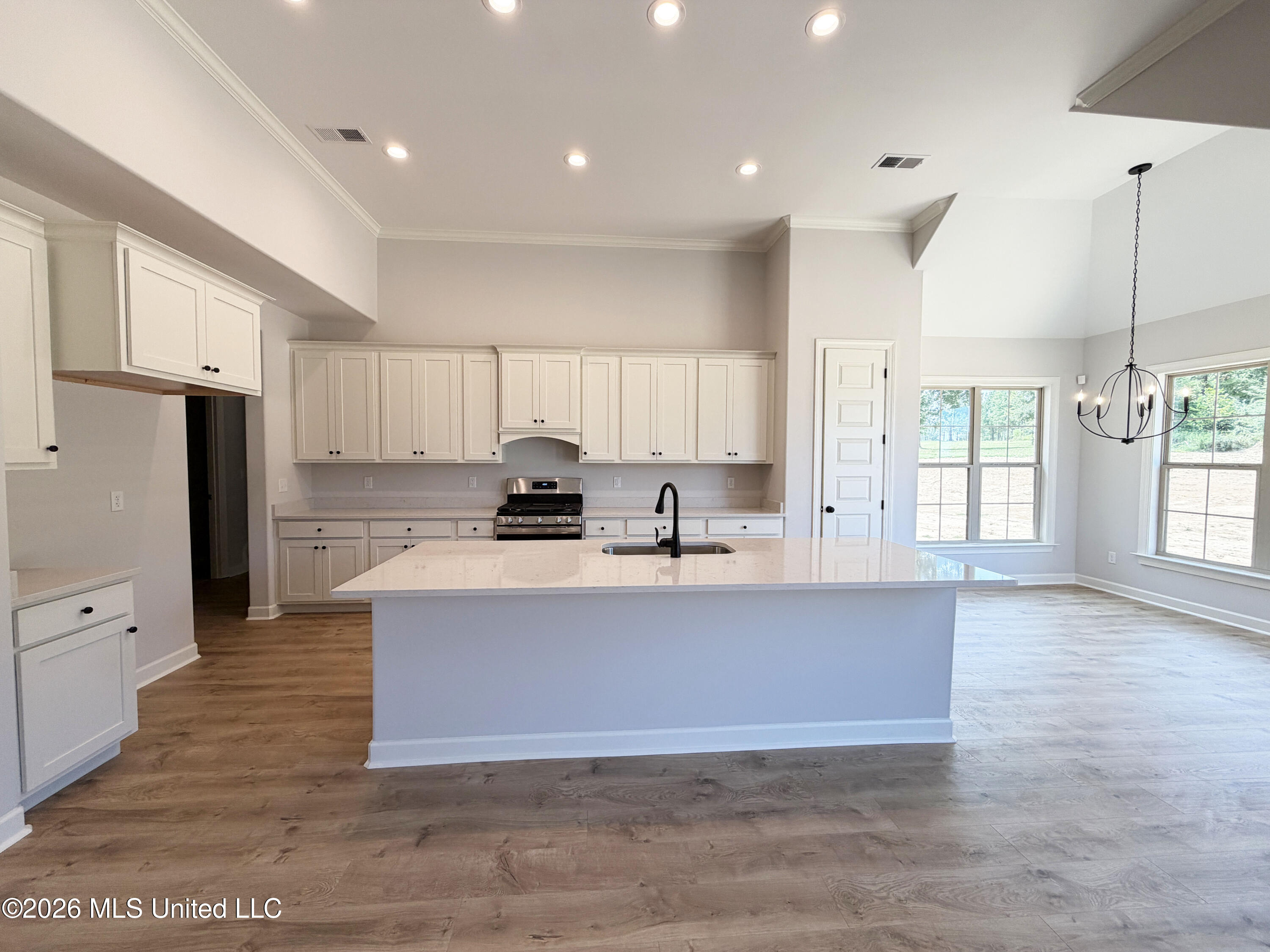 226 Cedar Crest Cove Property Photo 4