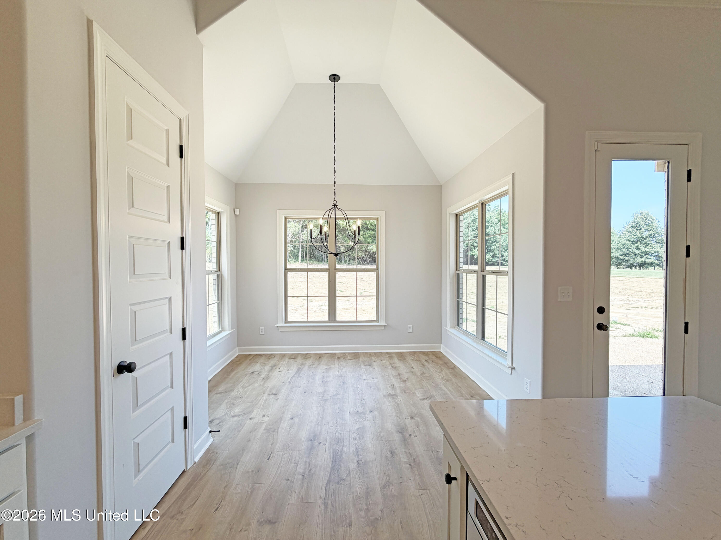 226 Cedar Crest Cove Property Photo 5