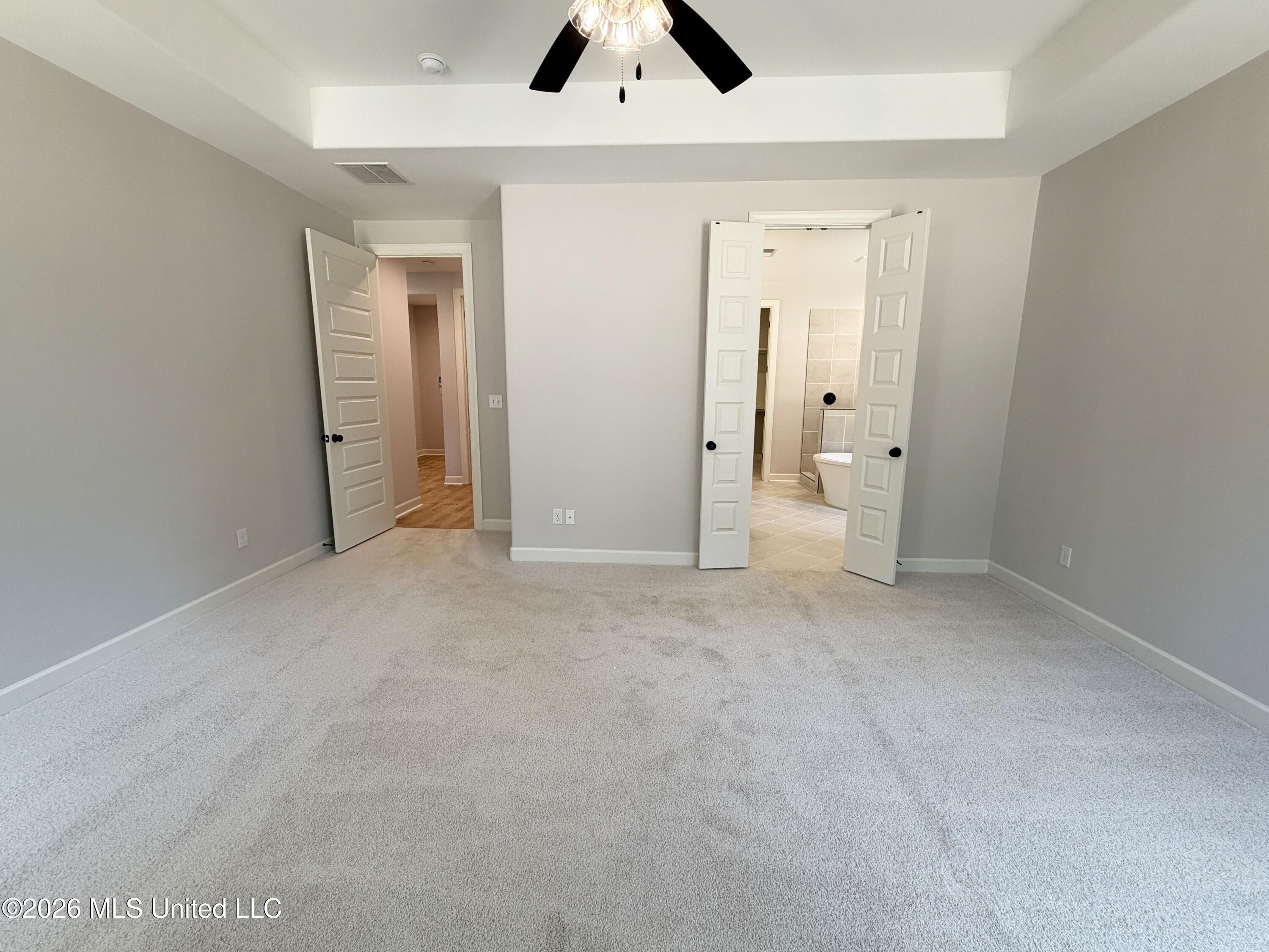 226 Cedar Crest Cove Property Photo 8