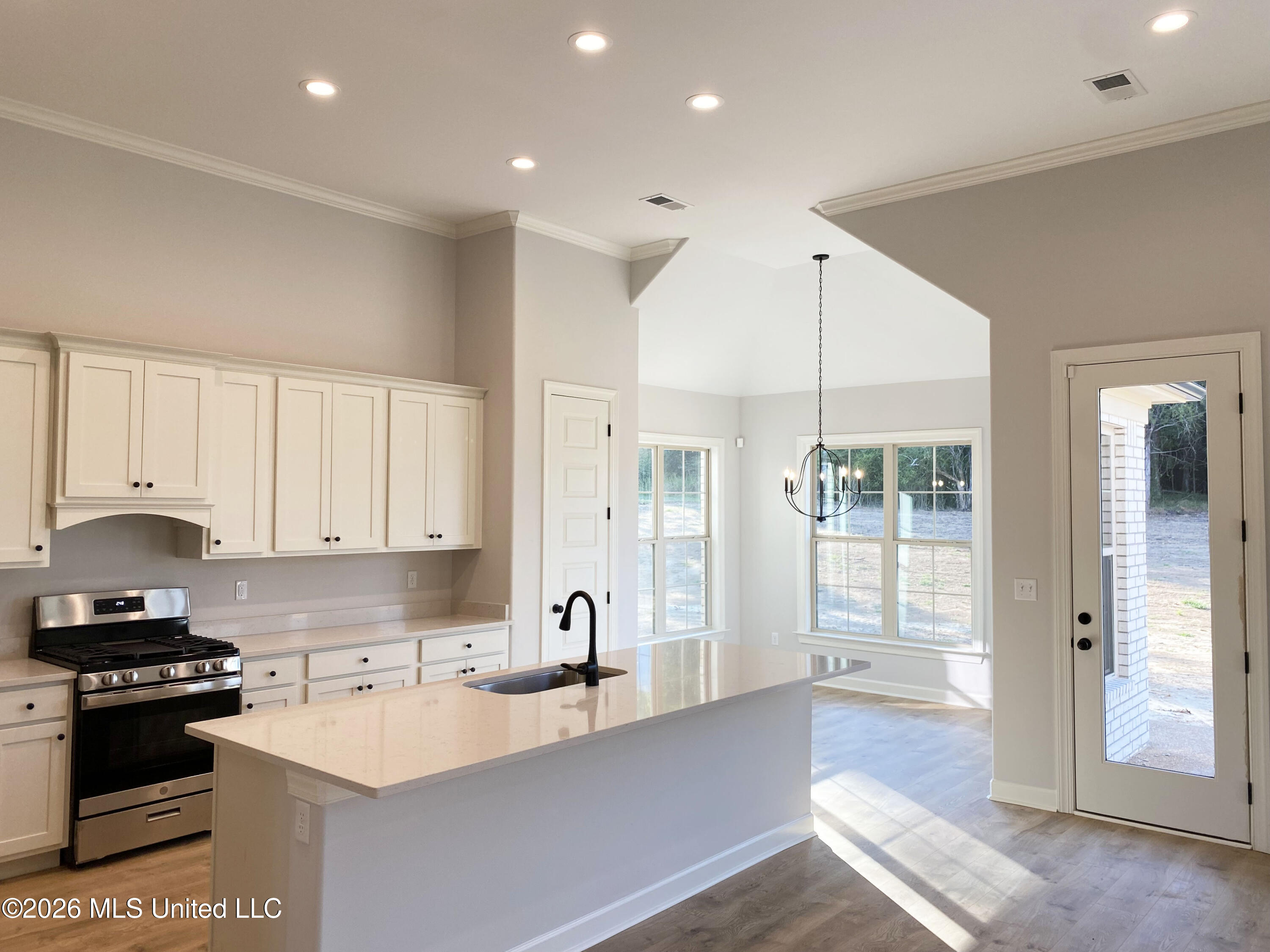226 Cedar Crest Cove Property Photo 8