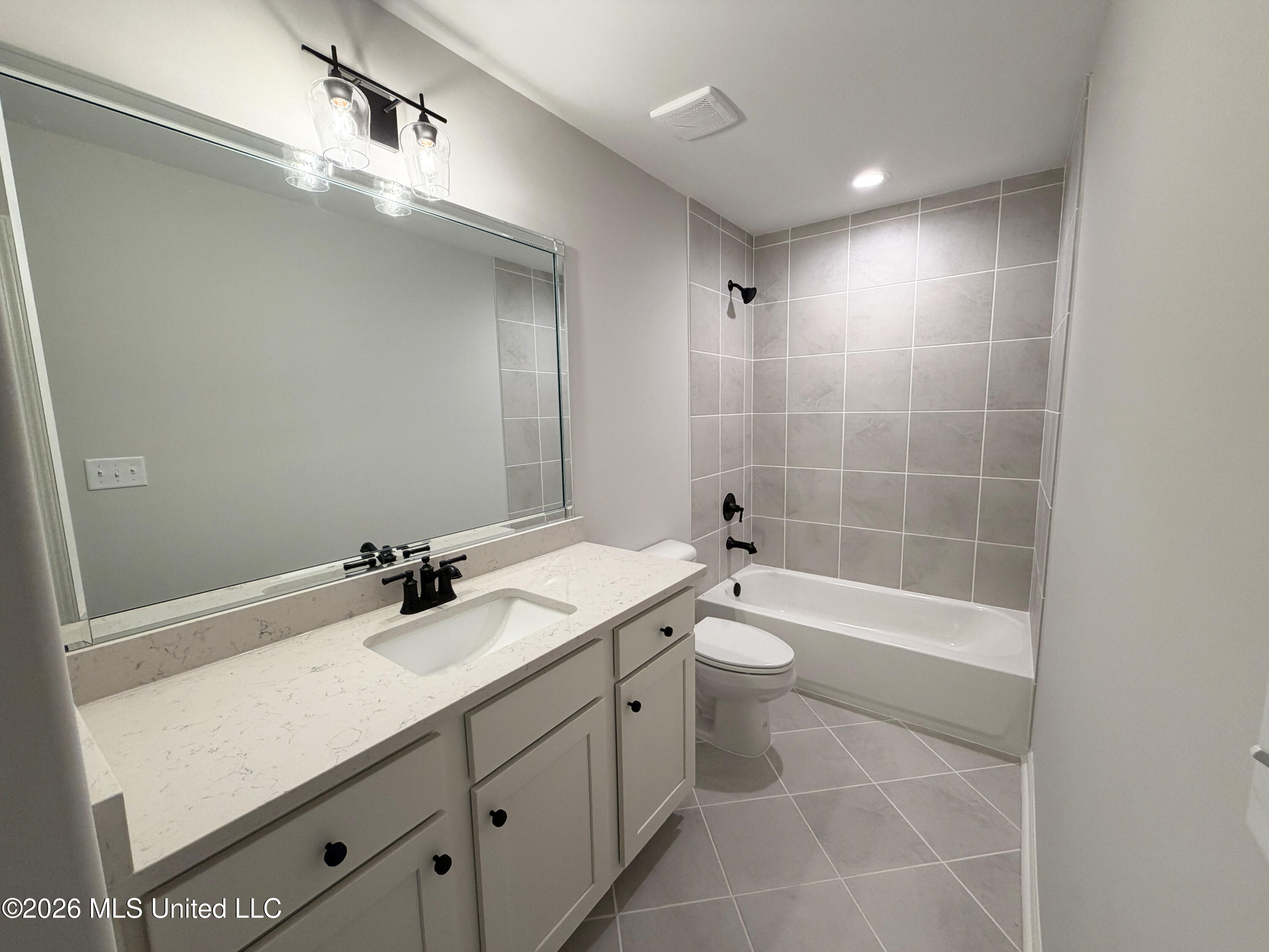 226 Cedar Crest Cove Property Photo 15