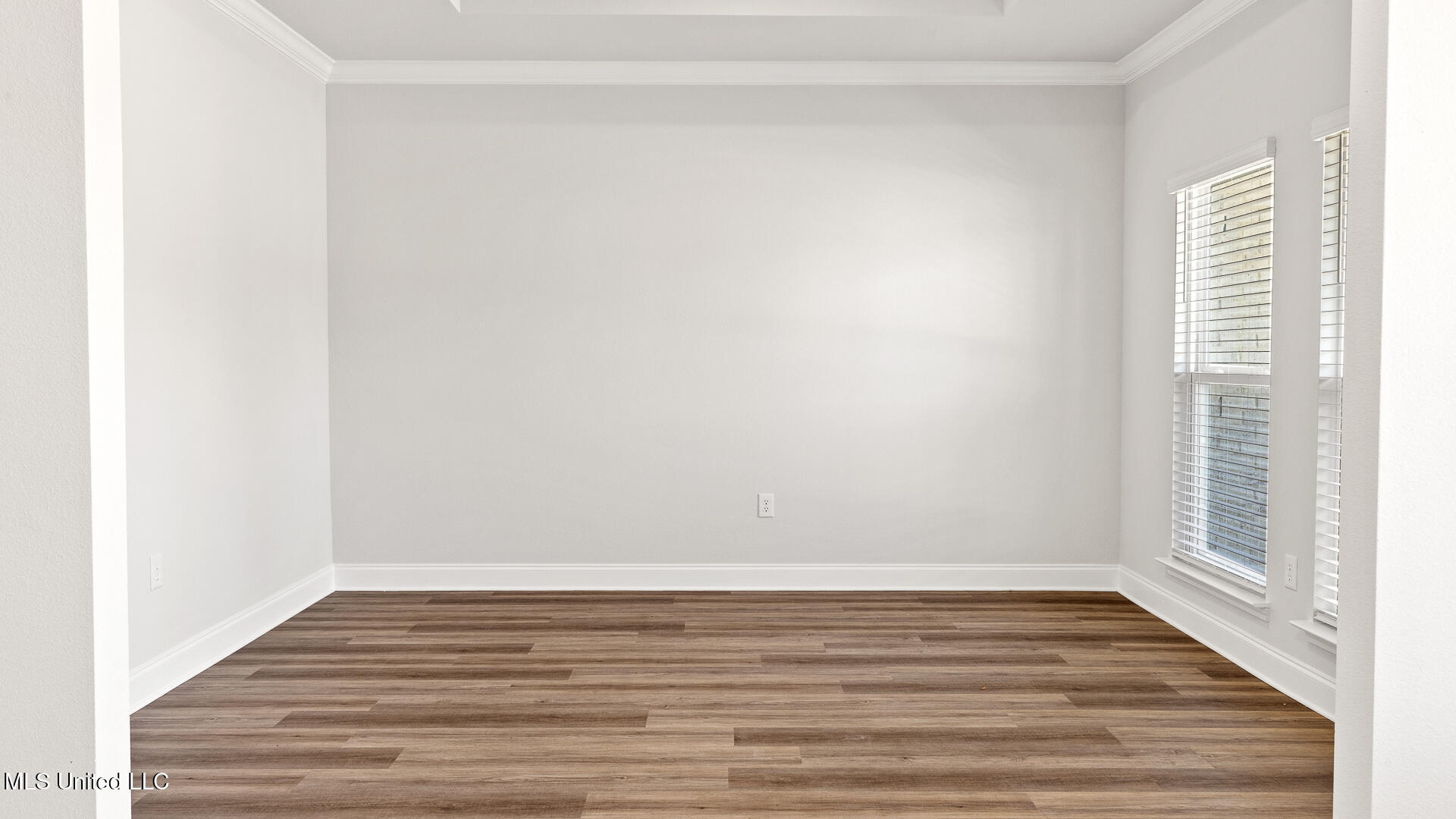 17117 River Hills Drive Property Photo 3
