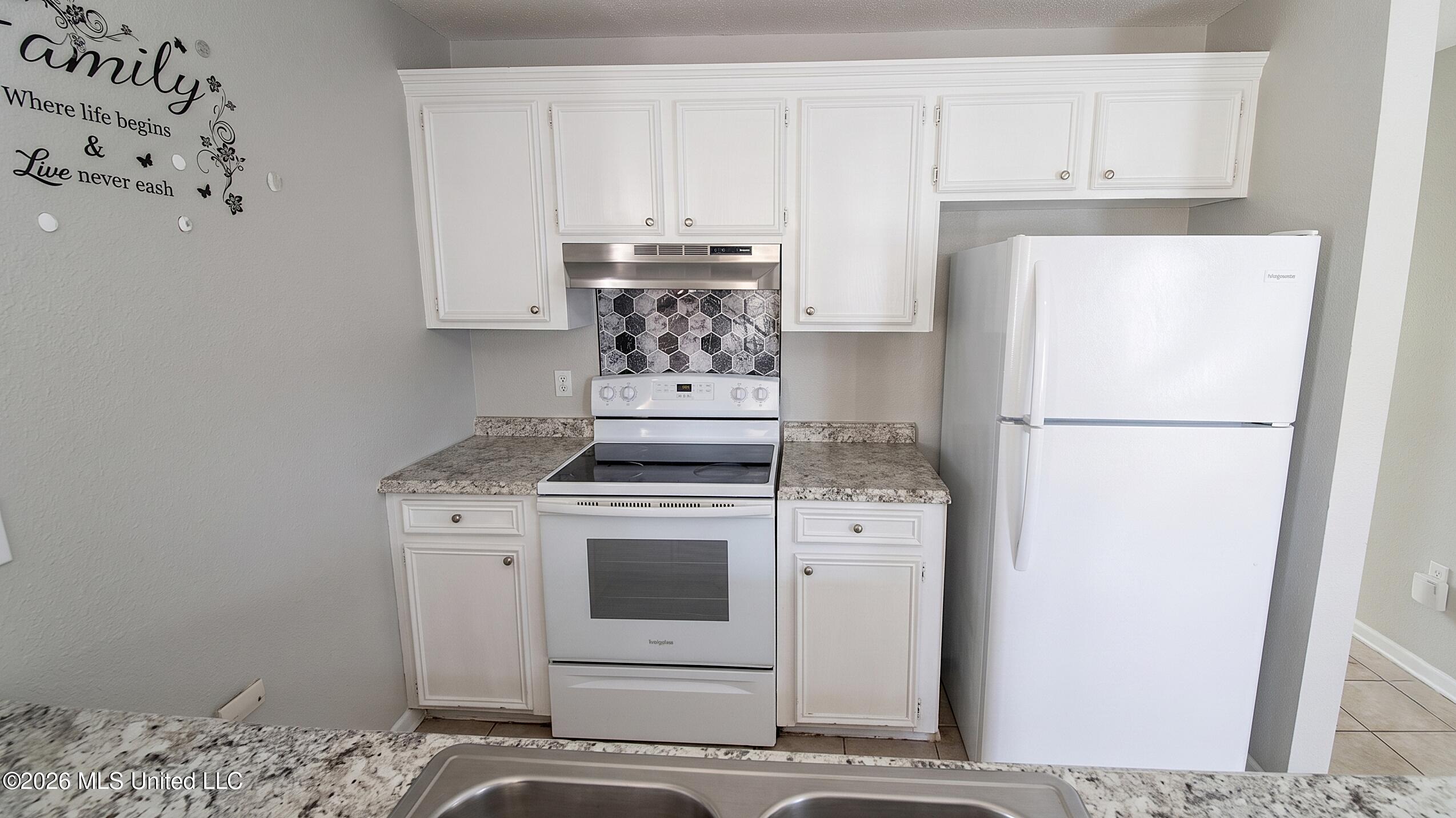 115 Shadow Hill Drive Property Photo 2