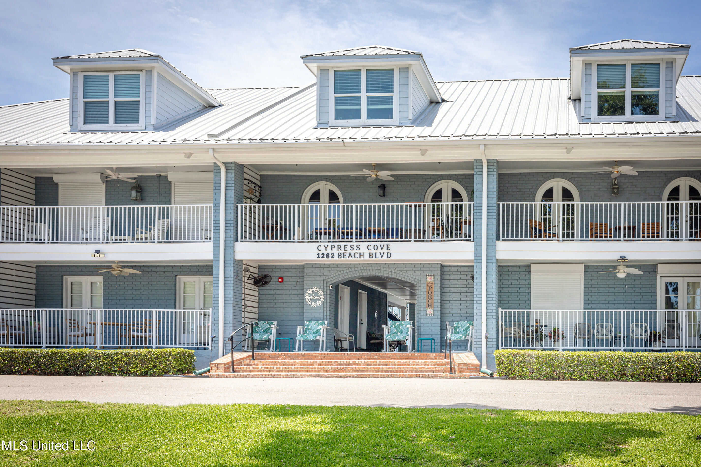 1282 Beach Boulevard Property Photo 3