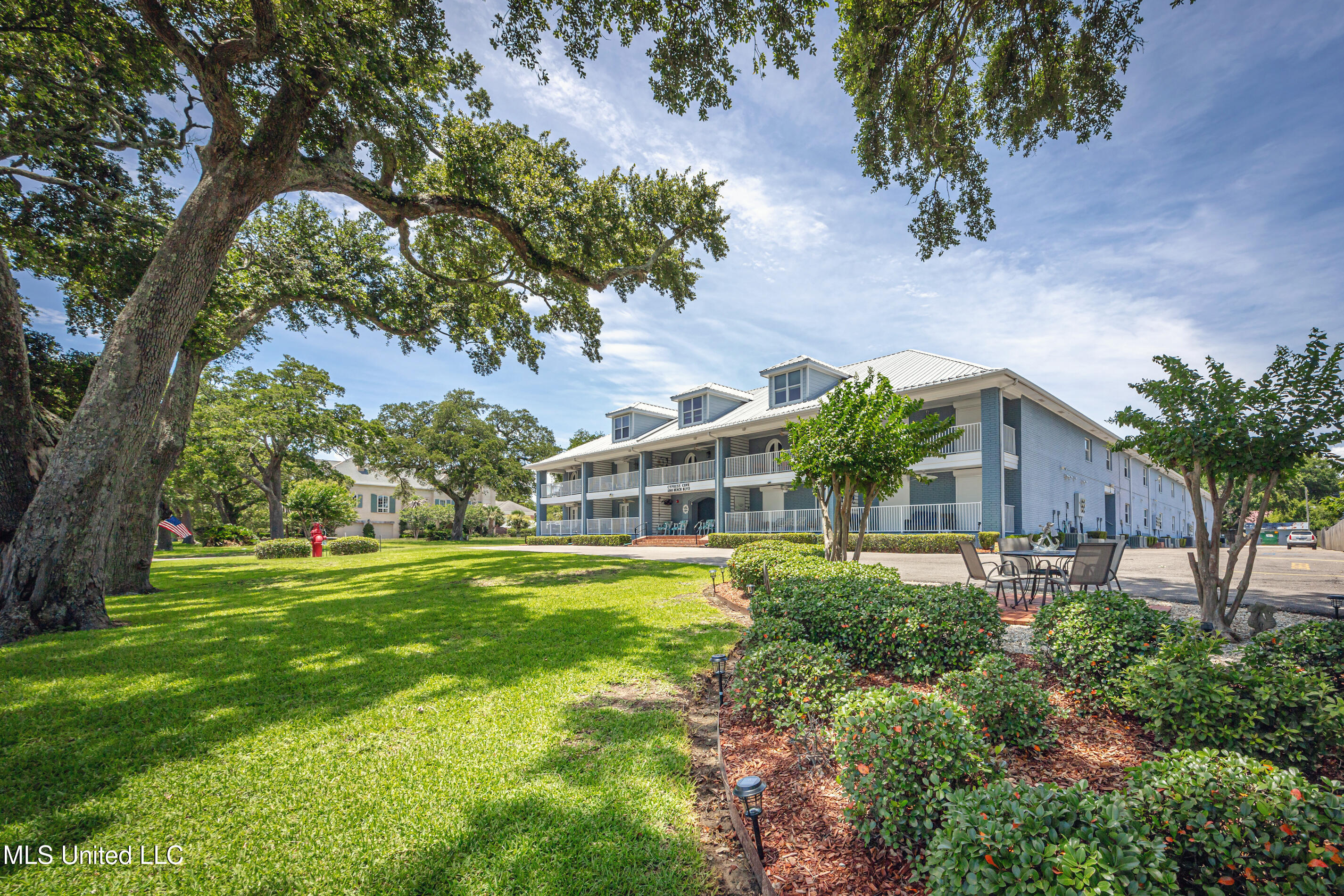 1282 Beach Boulevard Property Photo 4