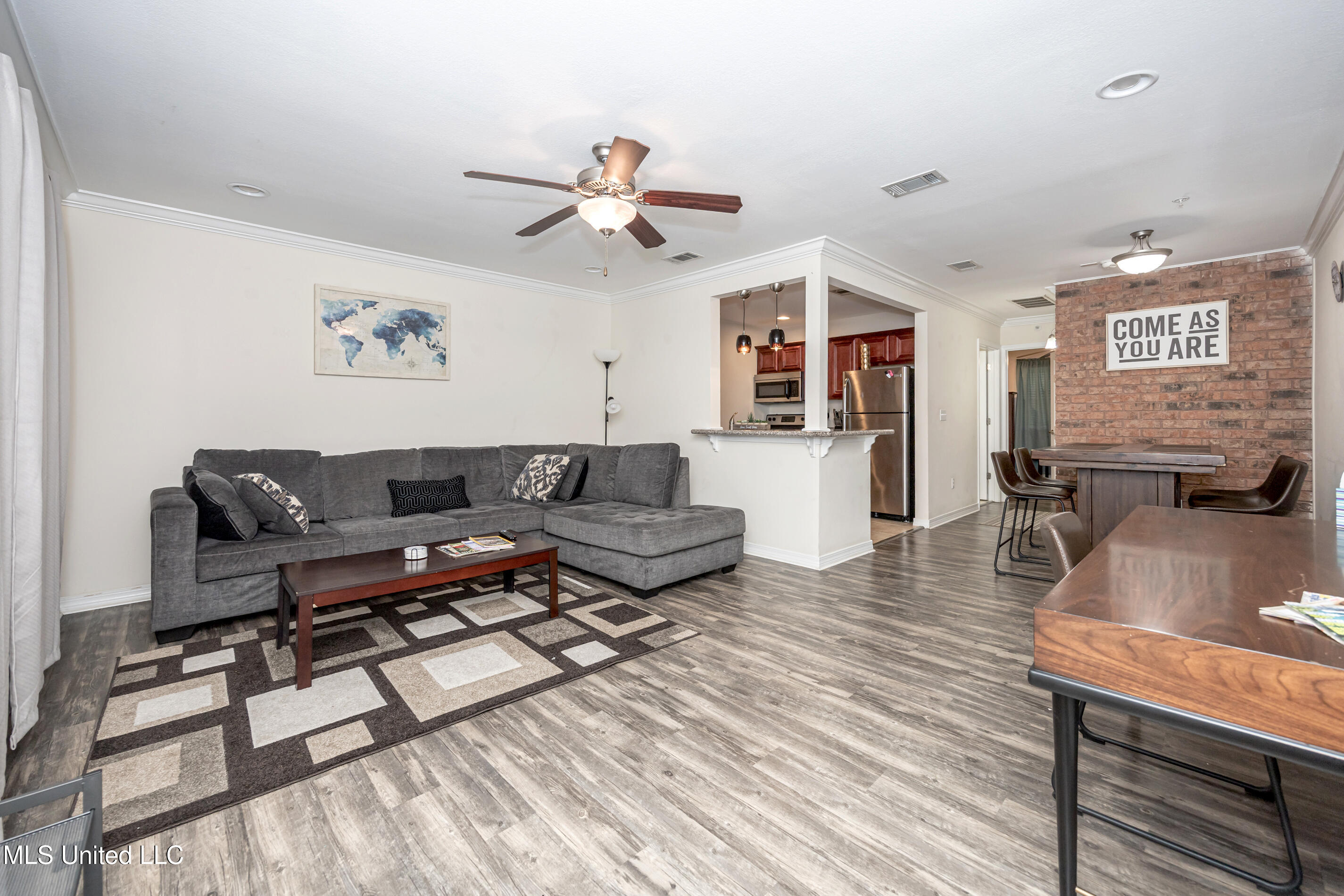 1282 Beach Boulevard Property Photo 5
