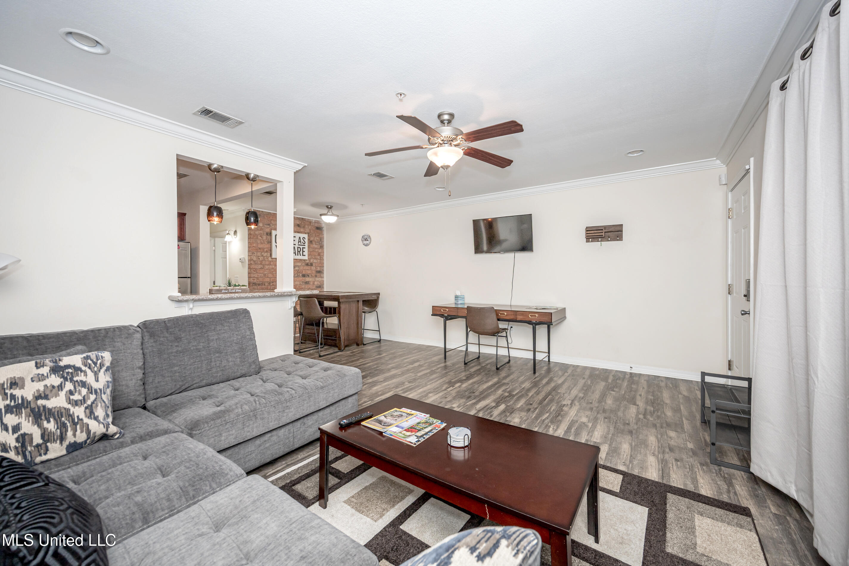 1282 Beach Boulevard Property Photo 6