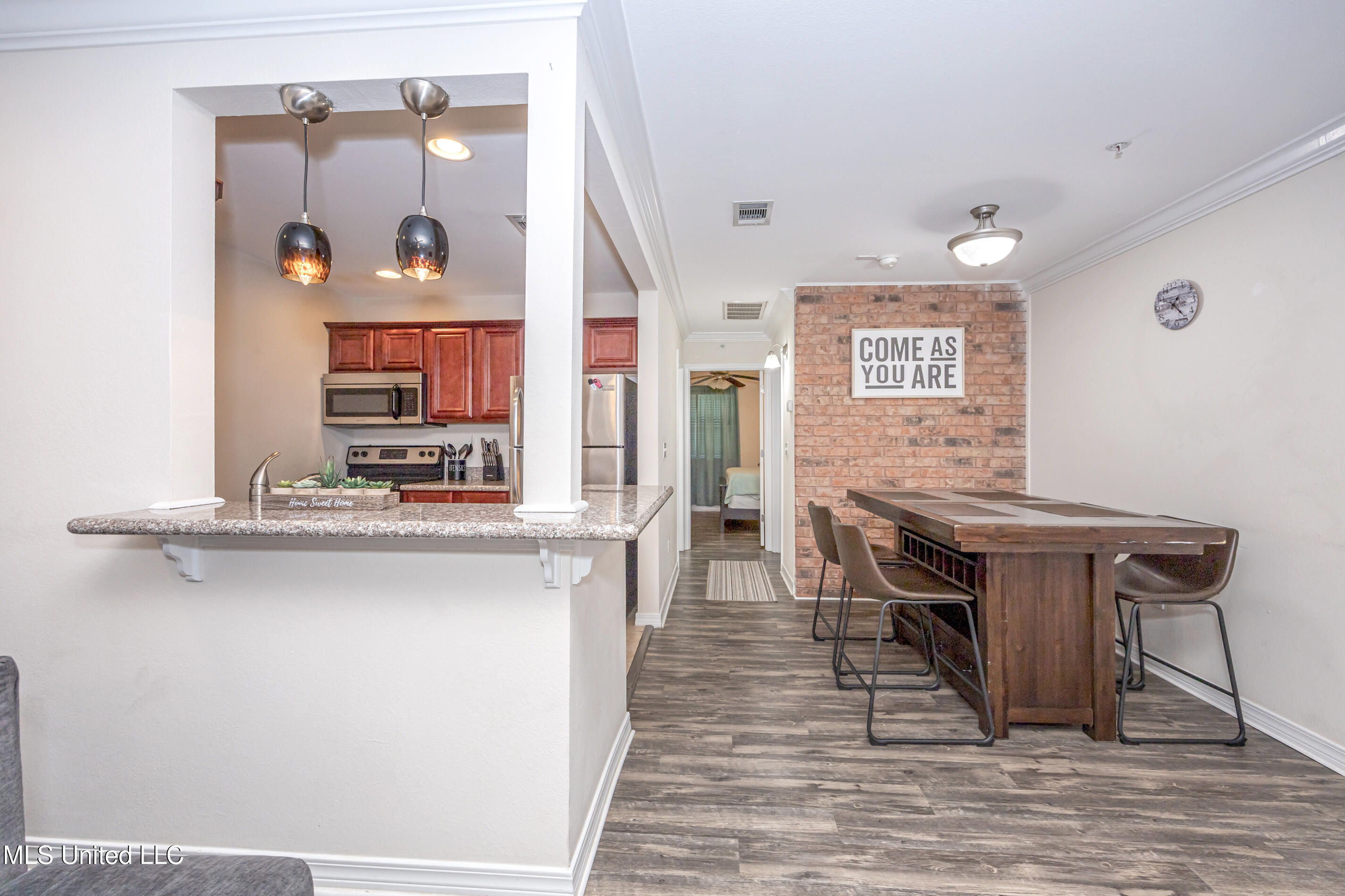 1282 Beach Boulevard Property Photo 7
