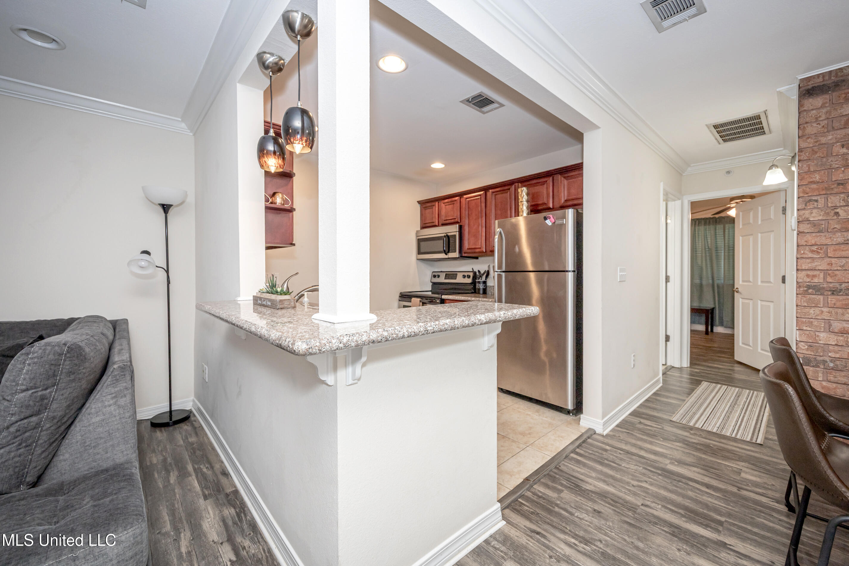 1282 Beach Boulevard Property Photo 8