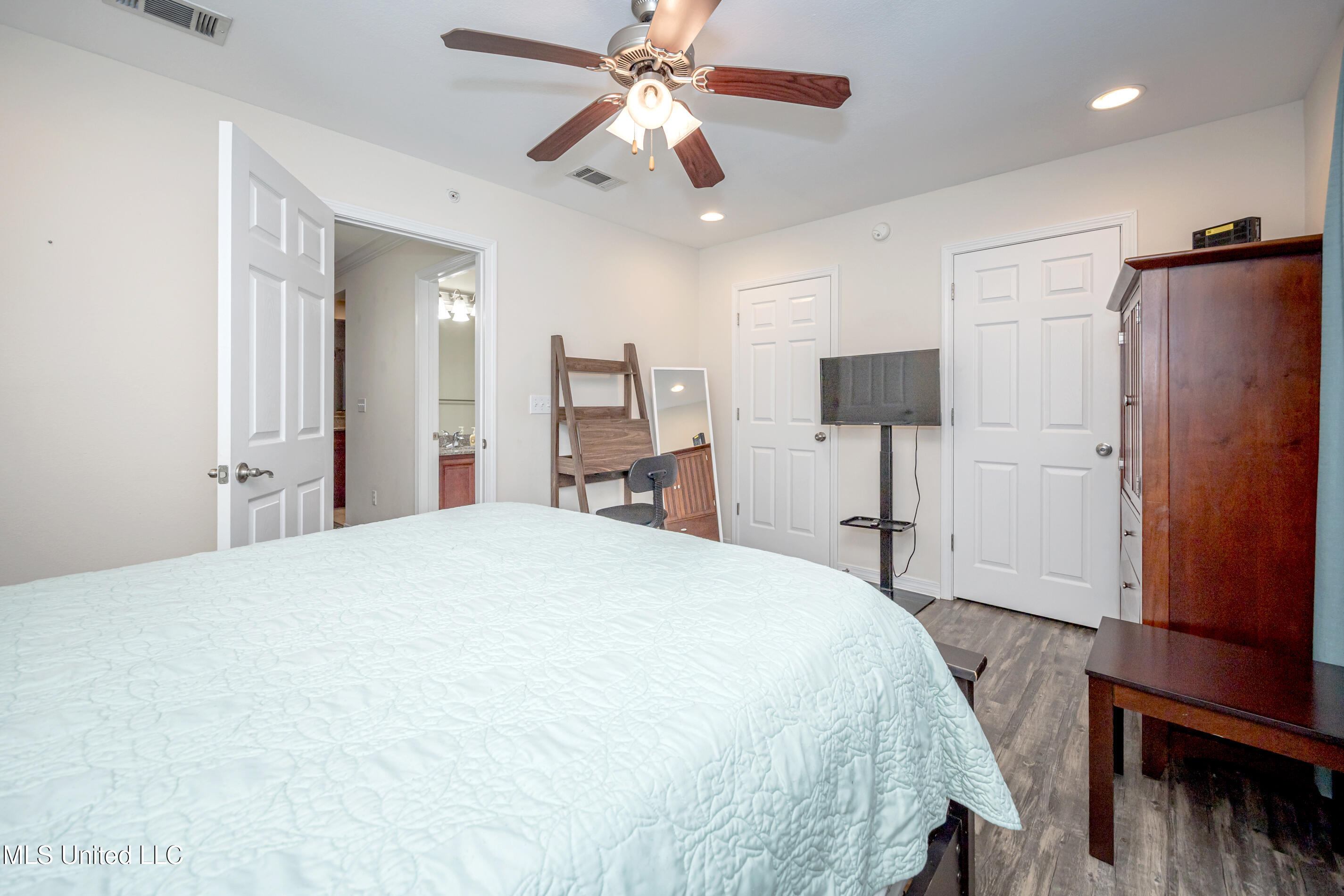 1282 Beach Boulevard Property Photo 16