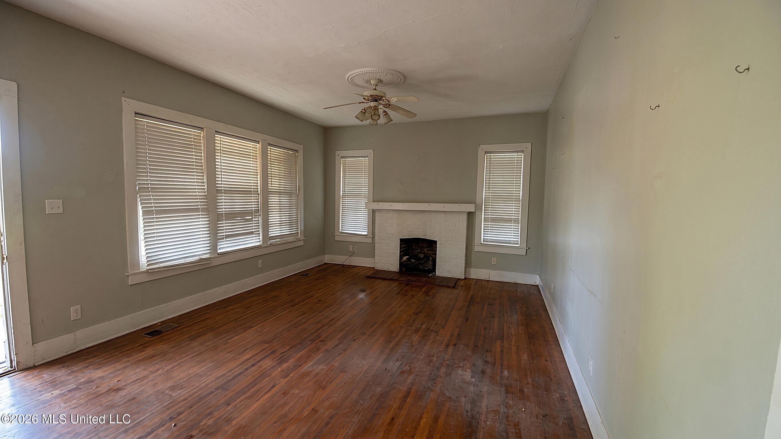 217 E Center Street Property Photo 3