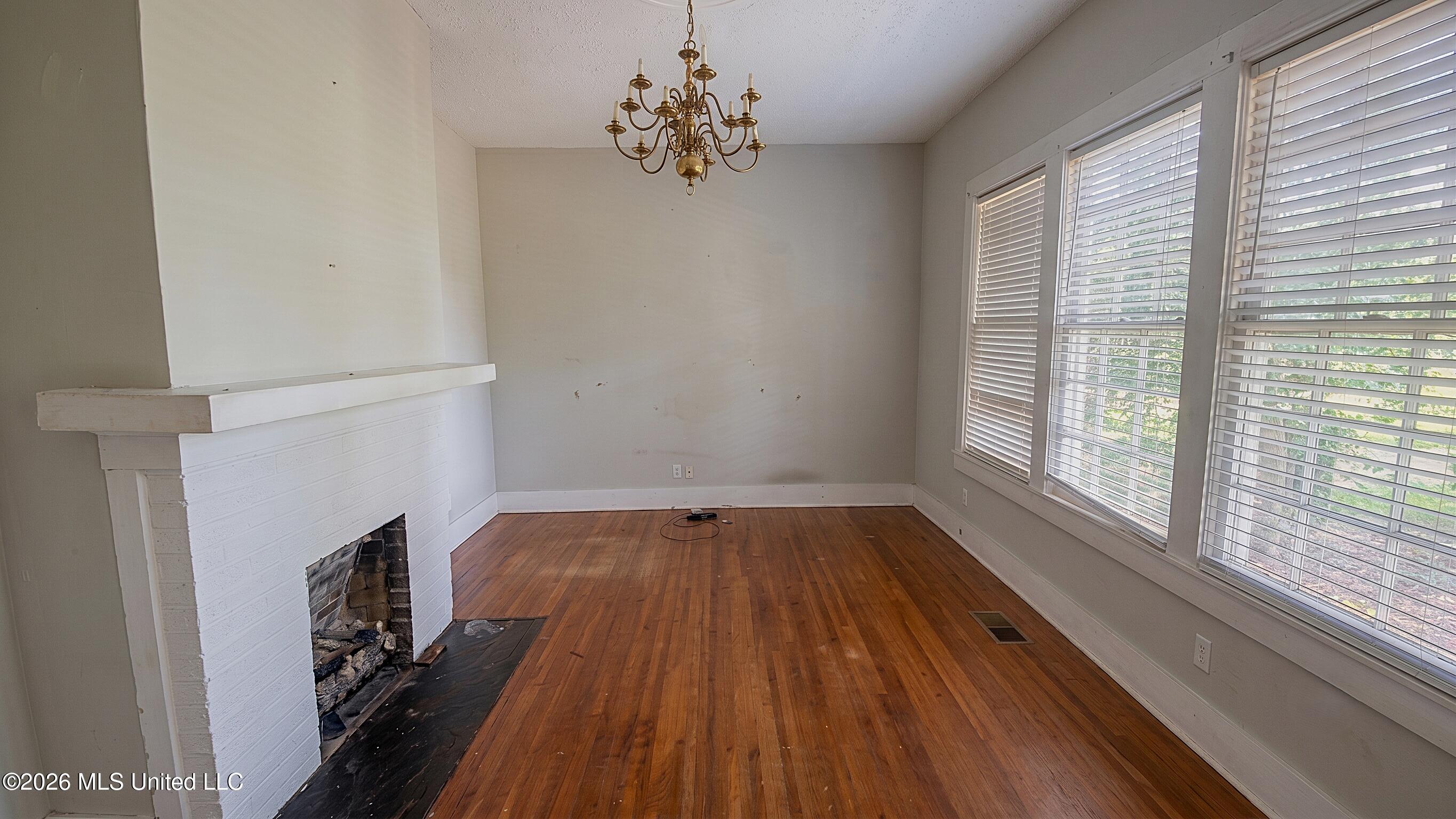 217 E Center Street Property Photo 4