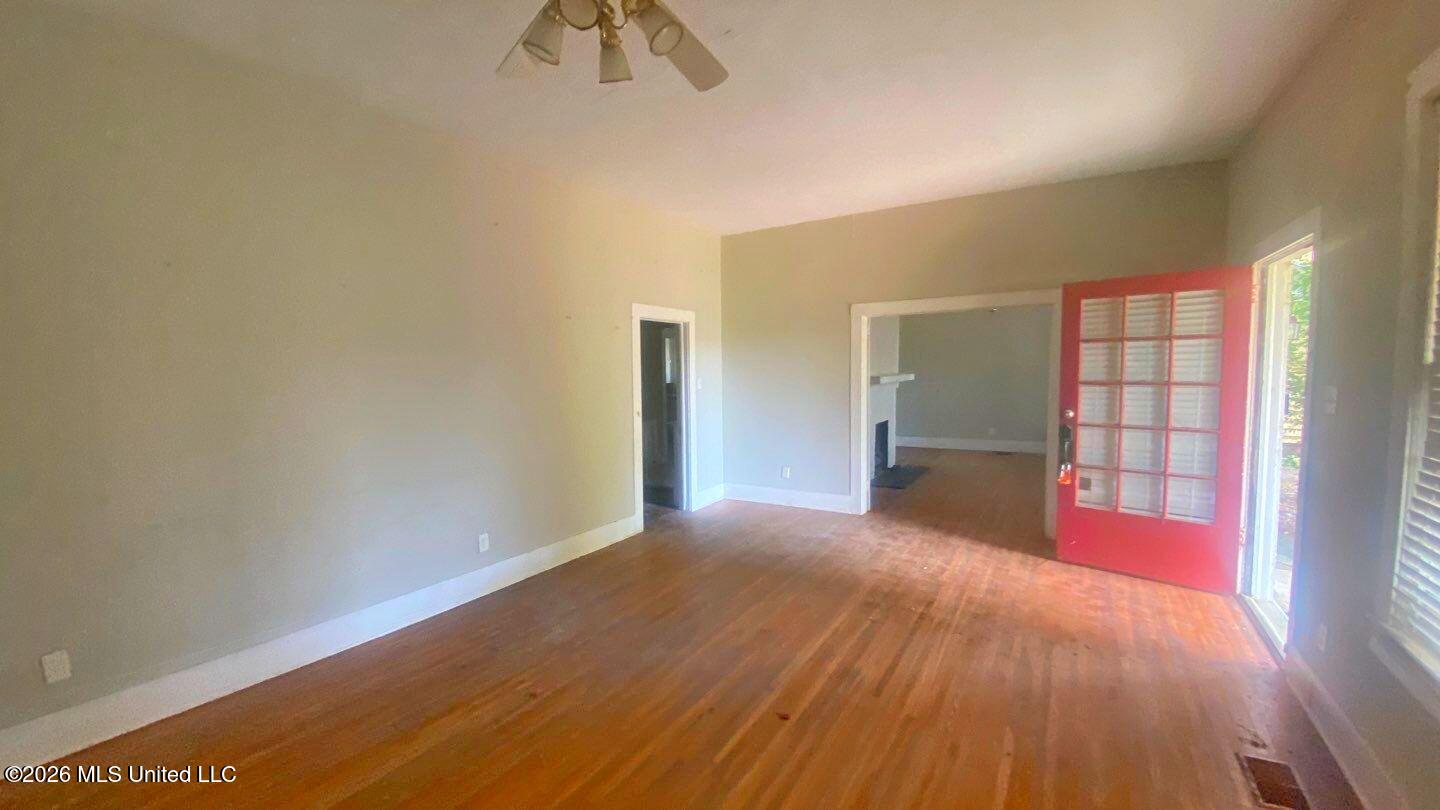 217 E Center Street Property Photo 5