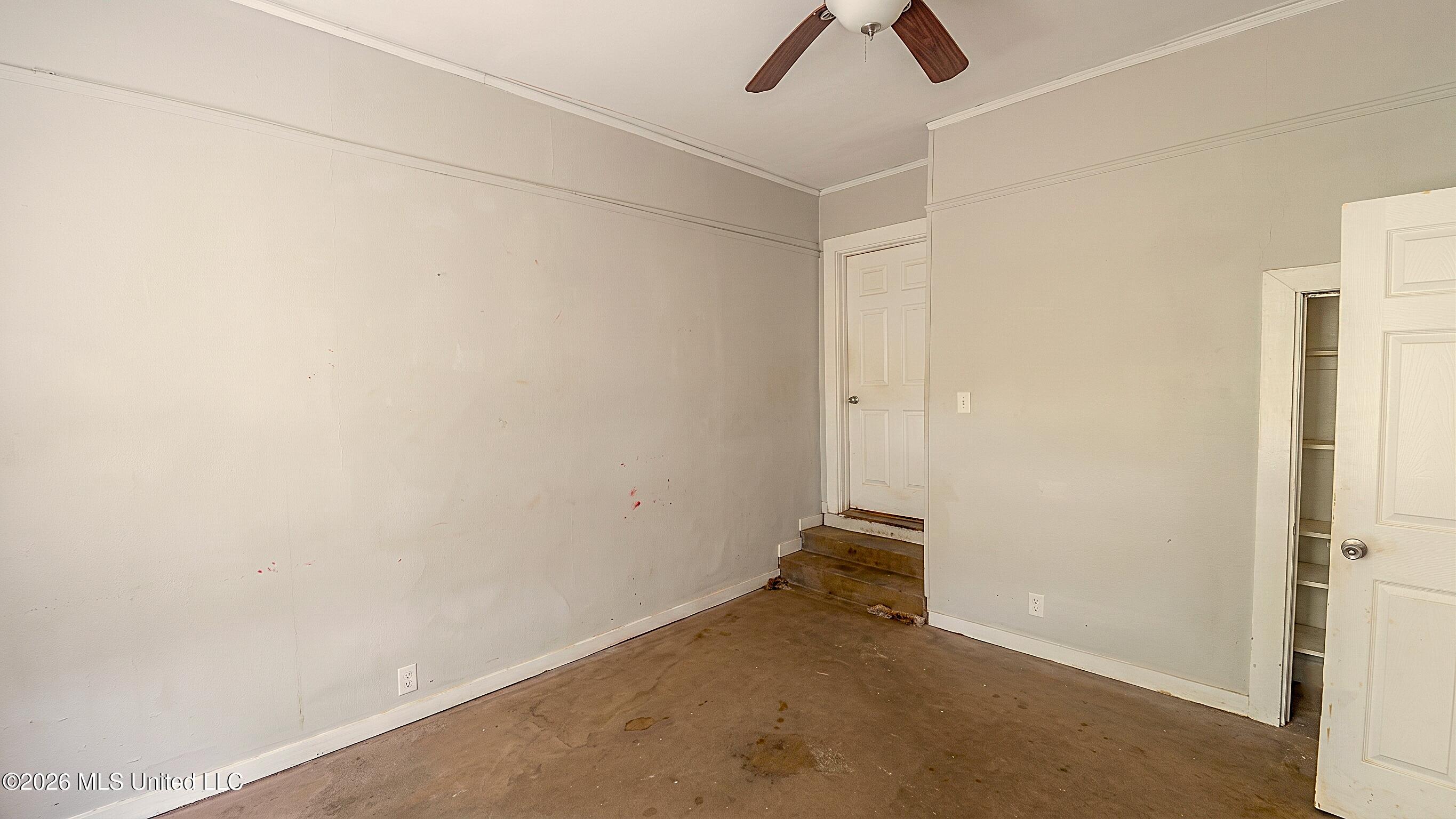 217 E Center Street Property Photo 7