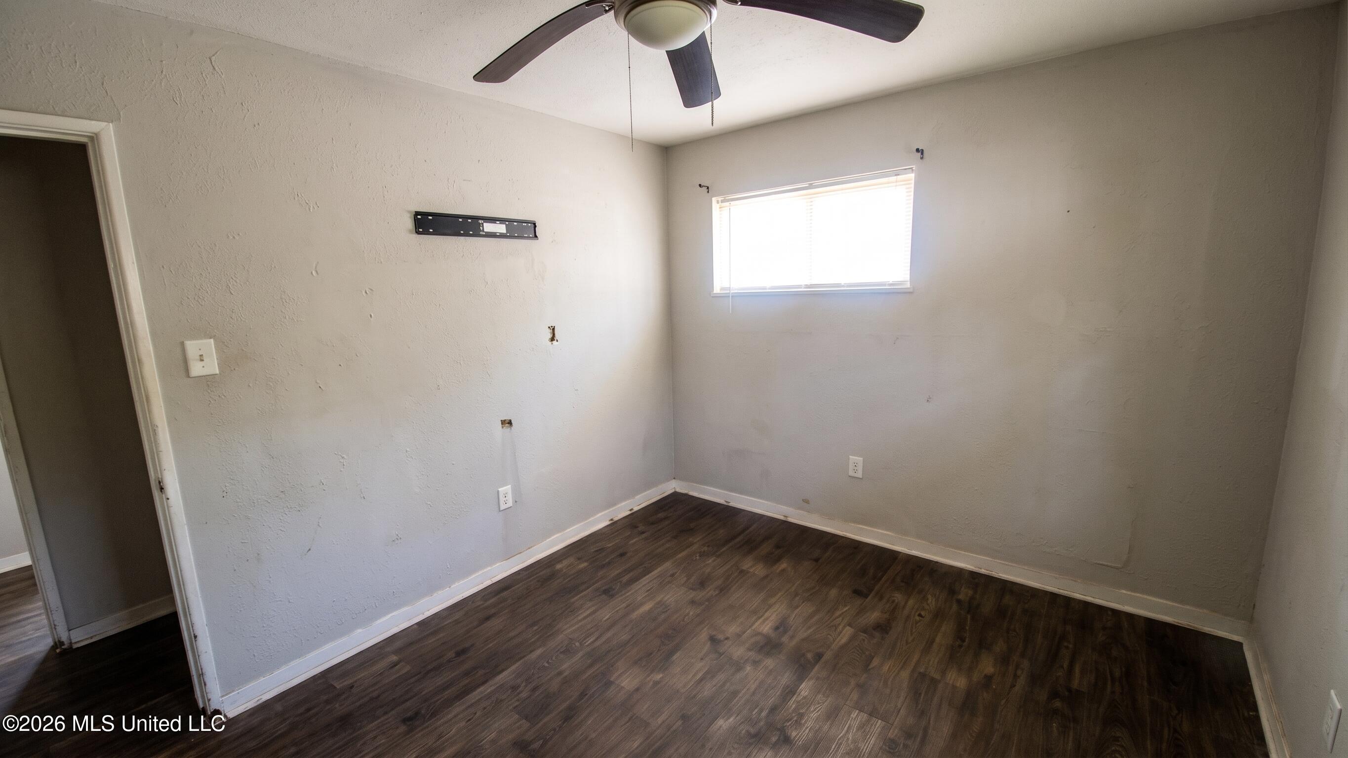 3129 Lakewood Drive Property Photo 4