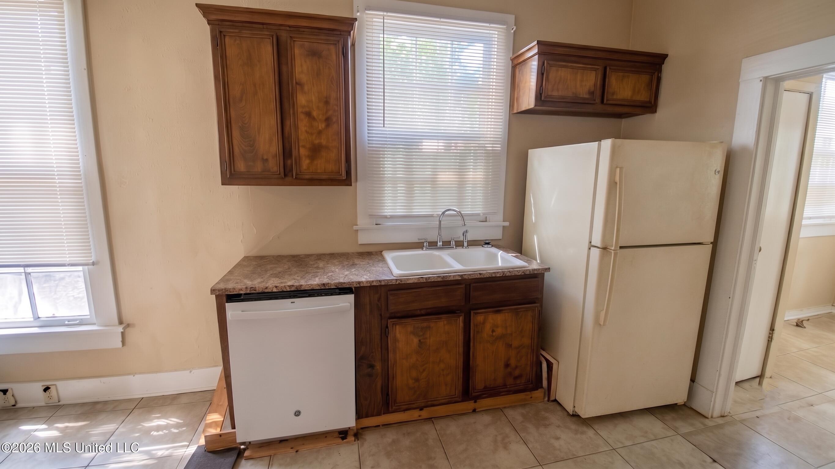 221 E Center Street Property Photo 3