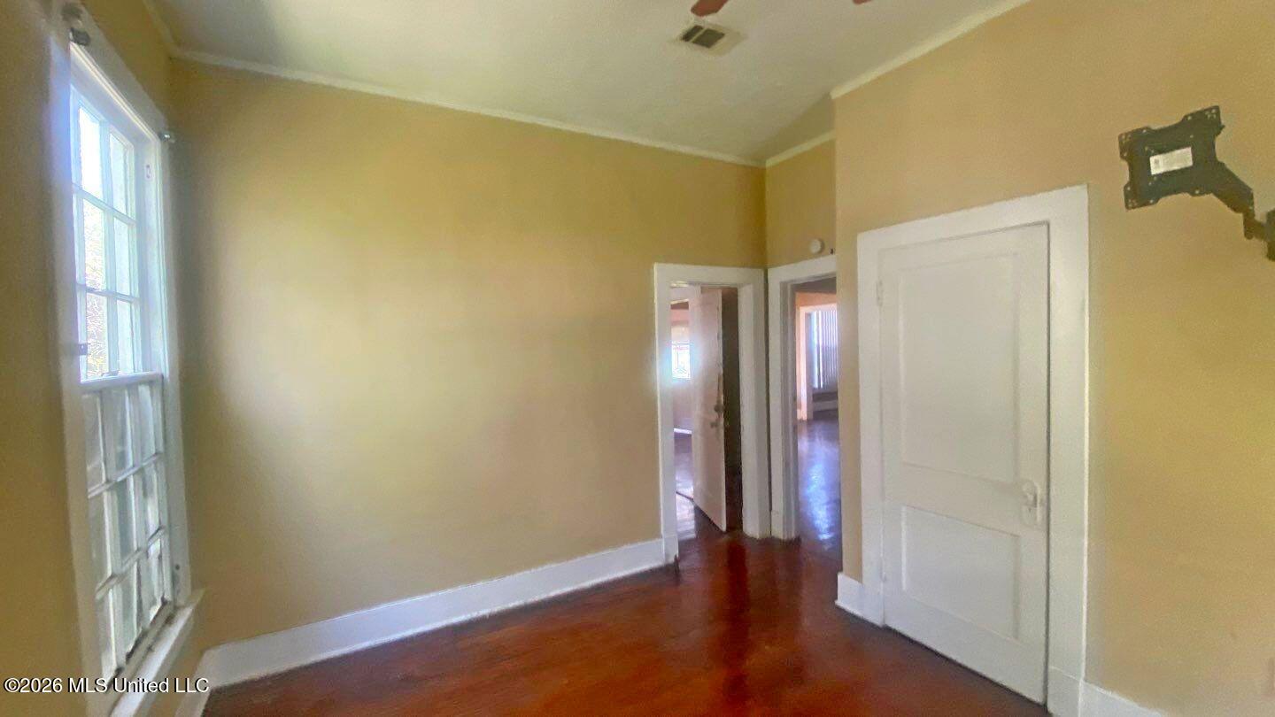 221 E Center Street Property Photo 8