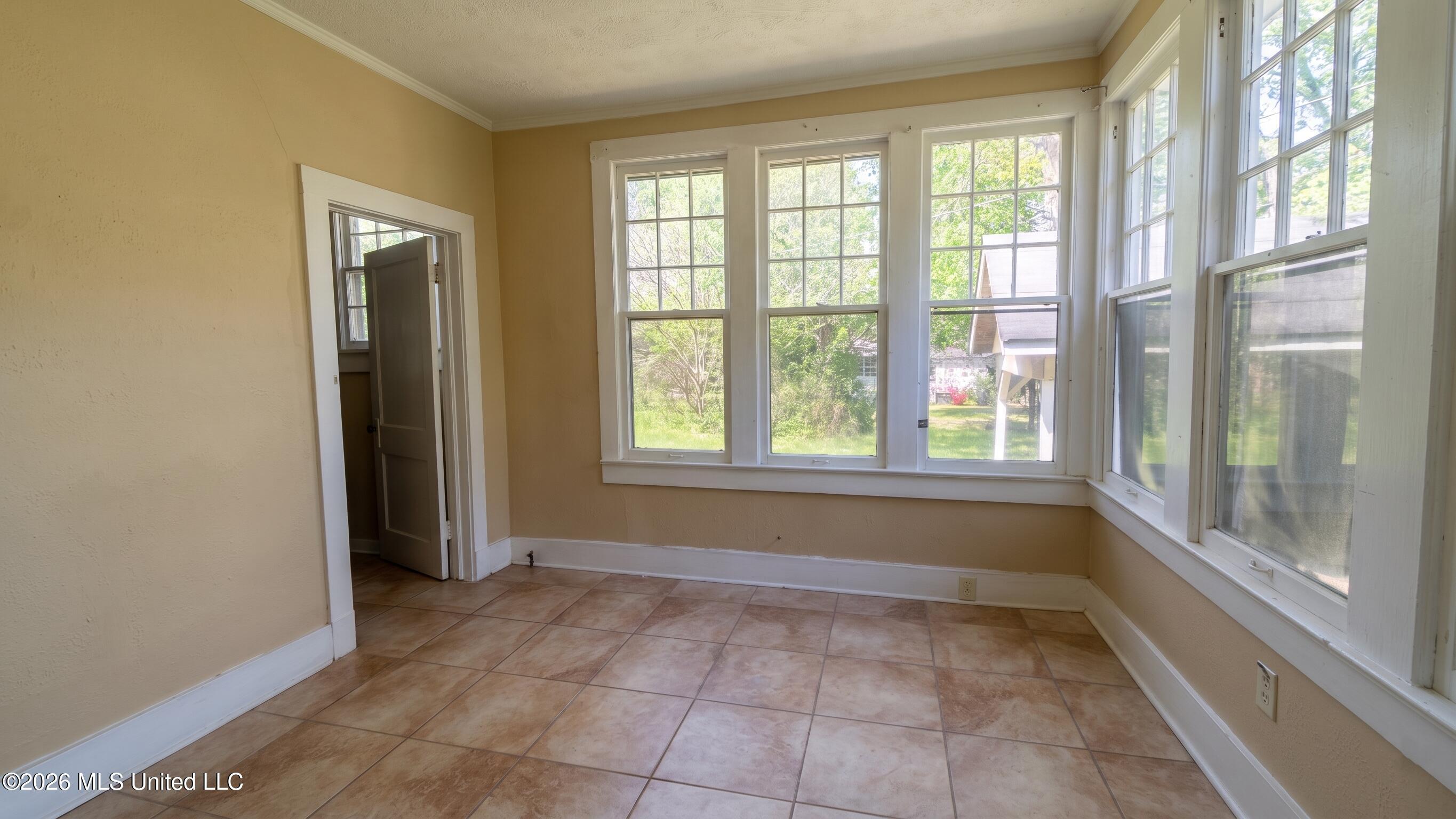 221 E Center Street Property Photo 9