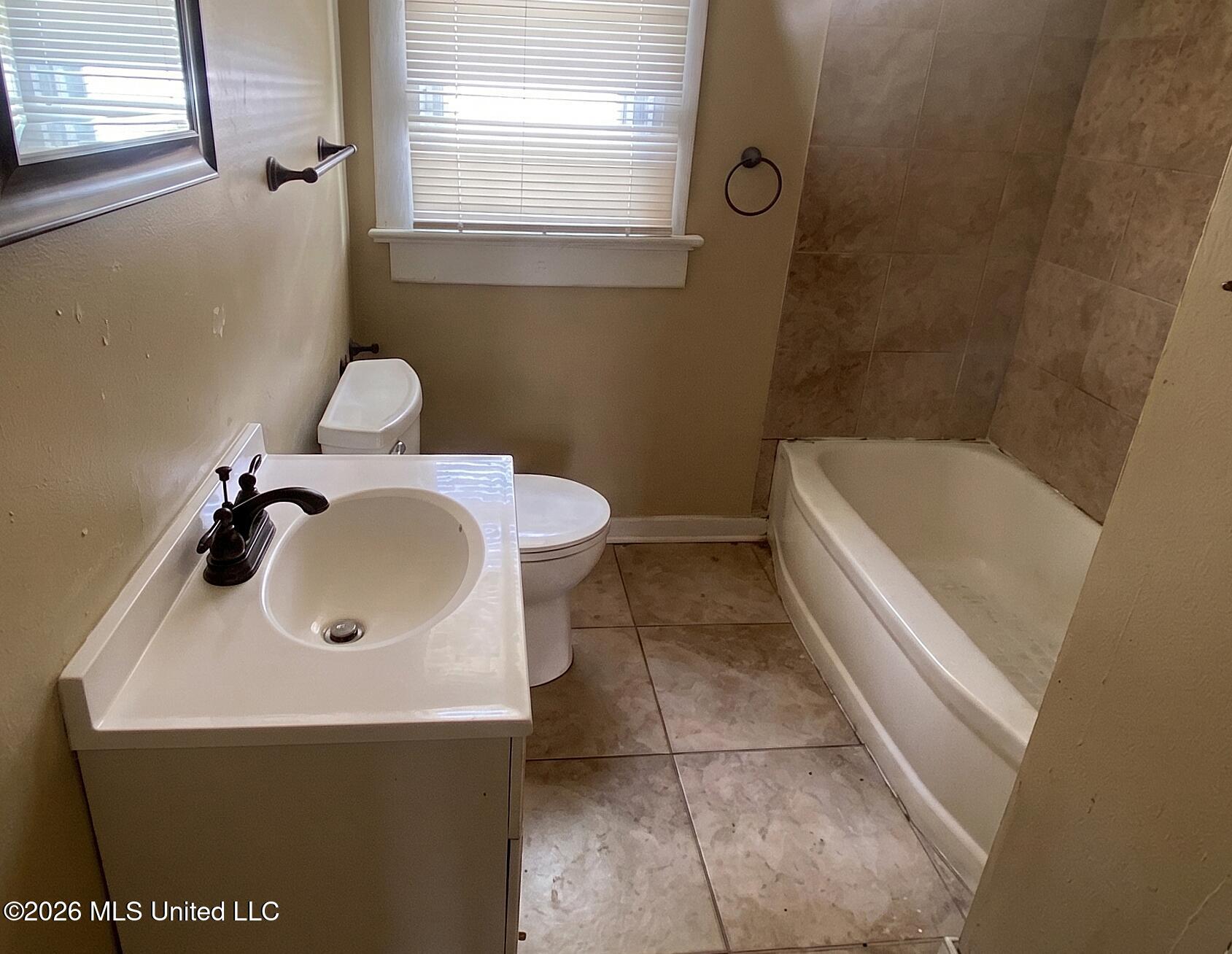 221 E Center Street Property Photo 11