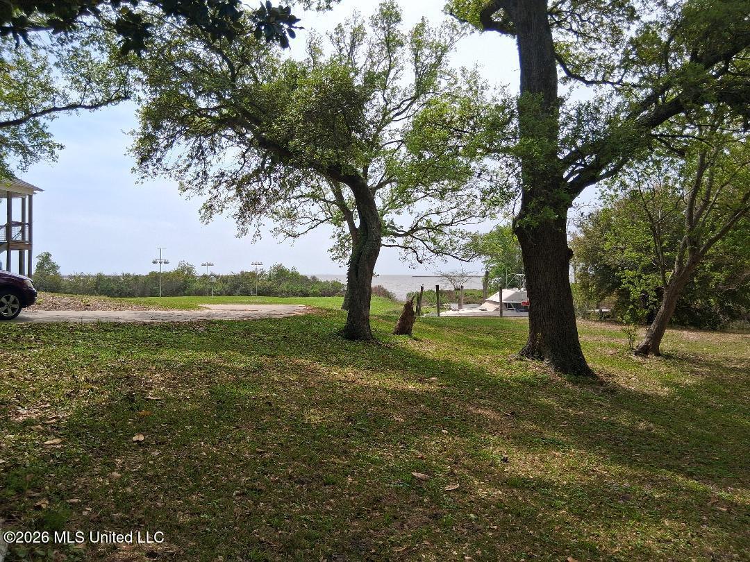 2101 Sandalwood Place Property Photo 3