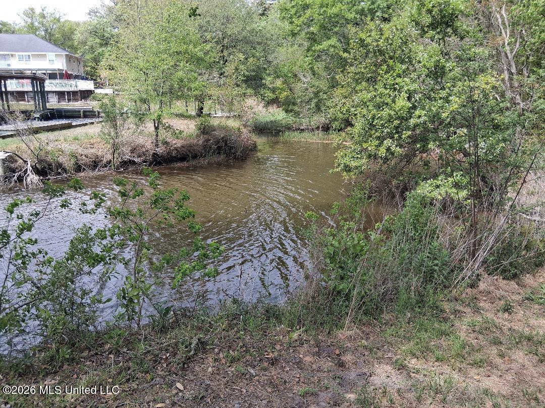 2101 Sandalwood Place Property Photo 5