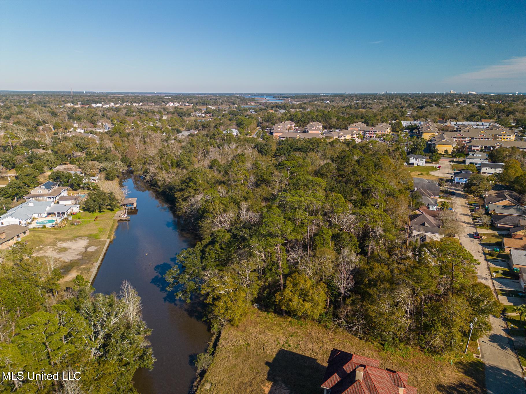 1017 Courthouse Road Property Photo 4
