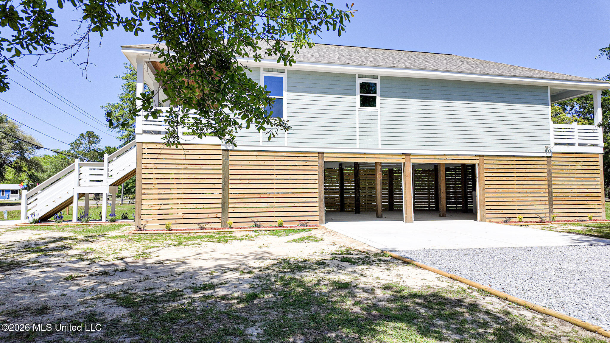 350 Menge Avenue Property Photo 3