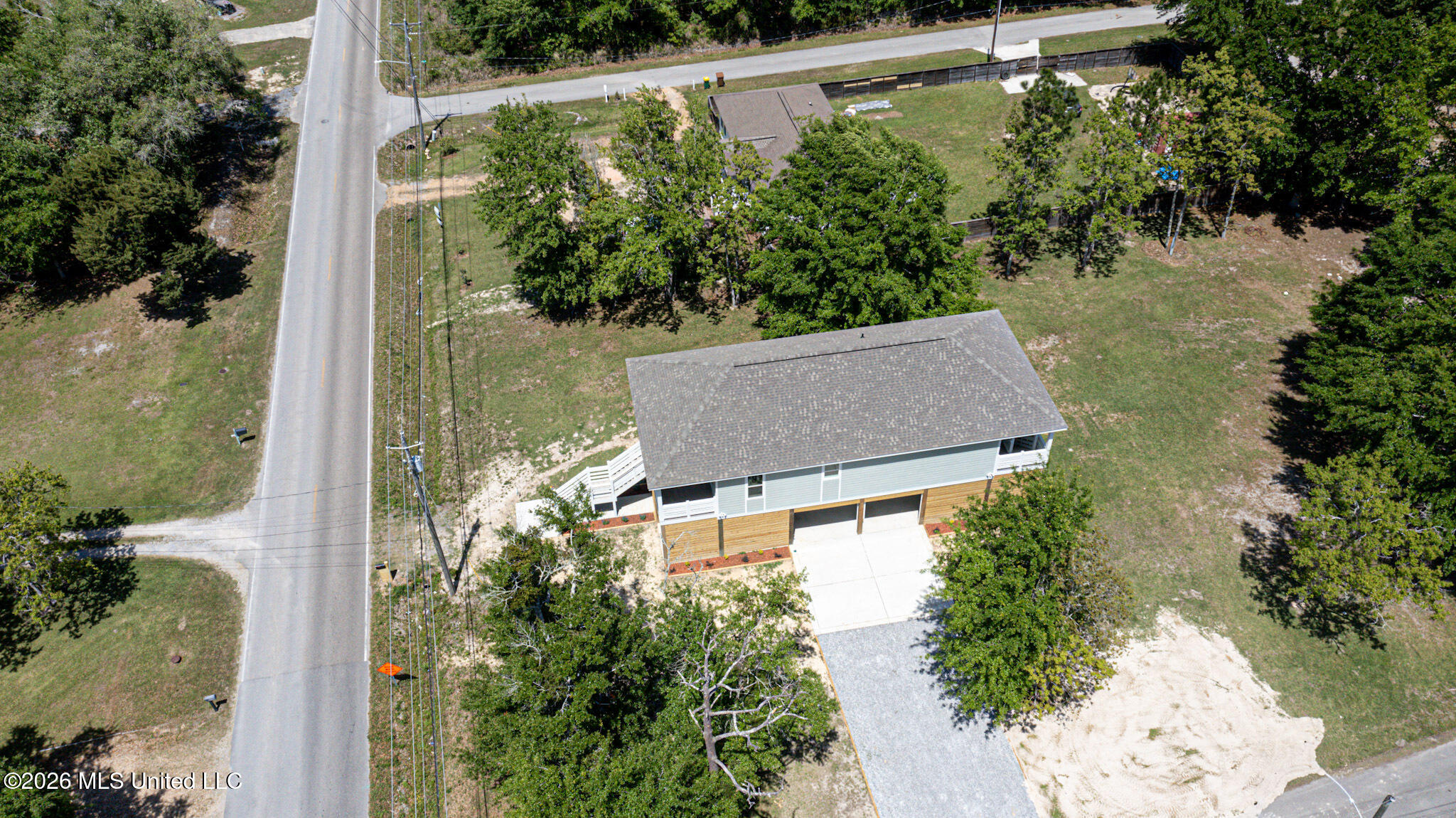 350 Menge Avenue Property Photo 5