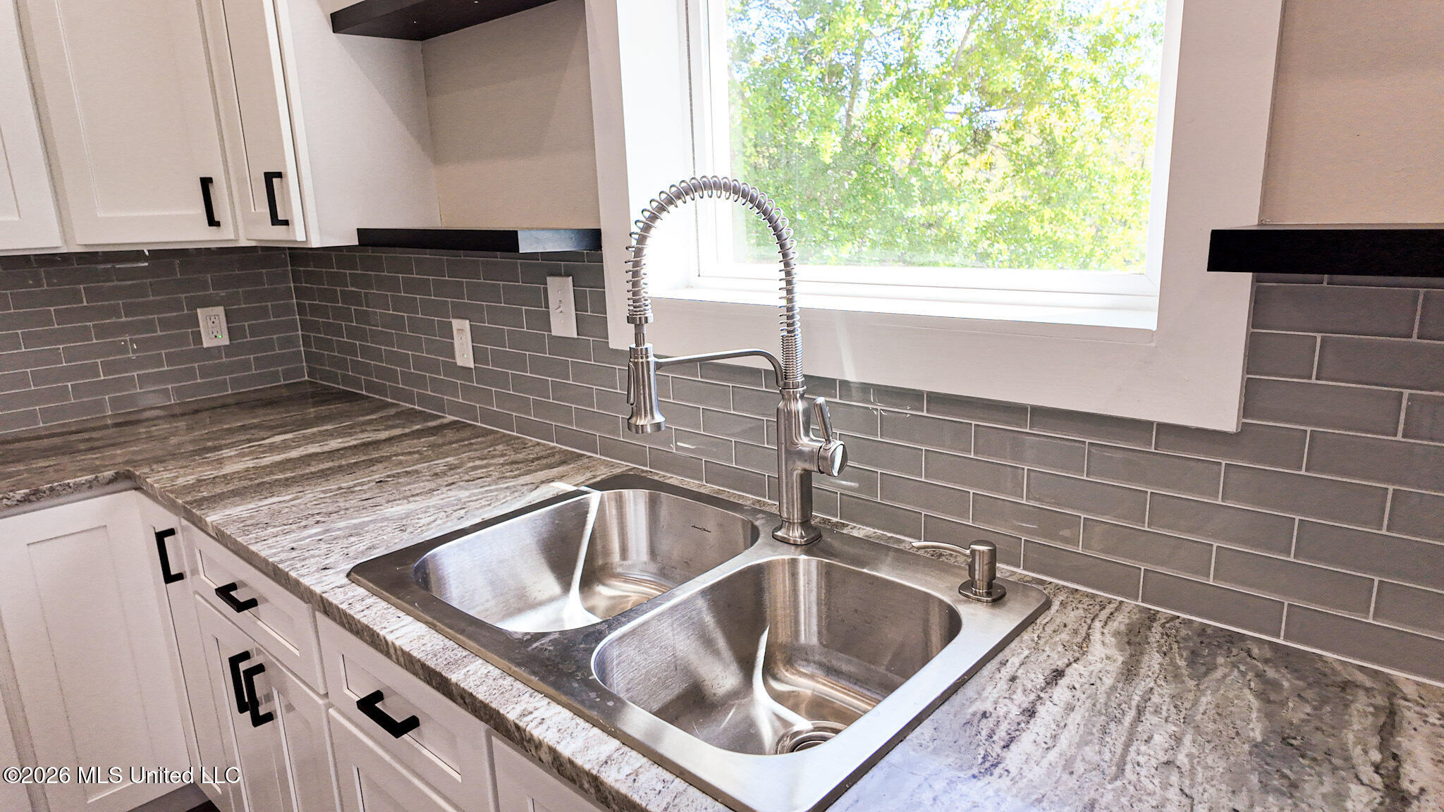 350 Menge Avenue Property Photo 7