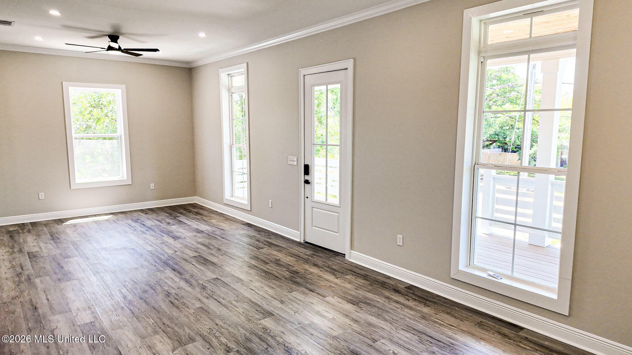 350 Menge Avenue Property Photo 9