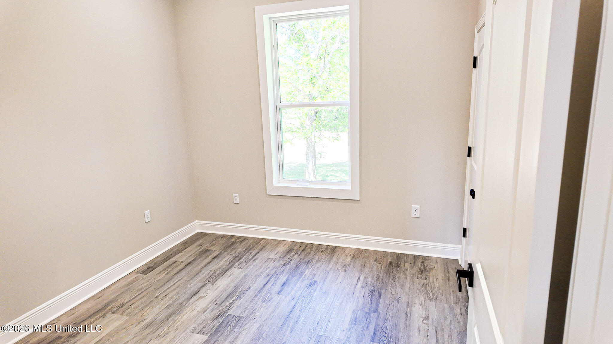 350 Menge Avenue Property Photo 11