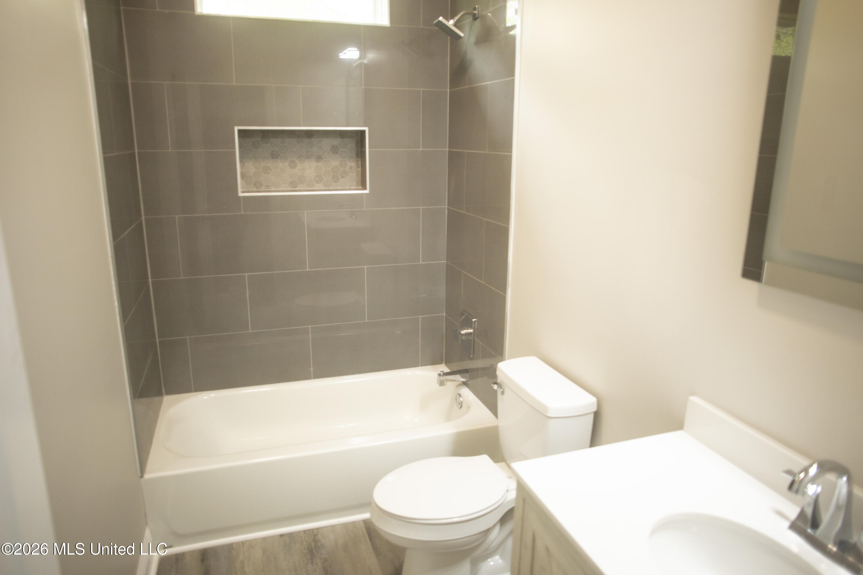 350 Menge Avenue Property Photo 13