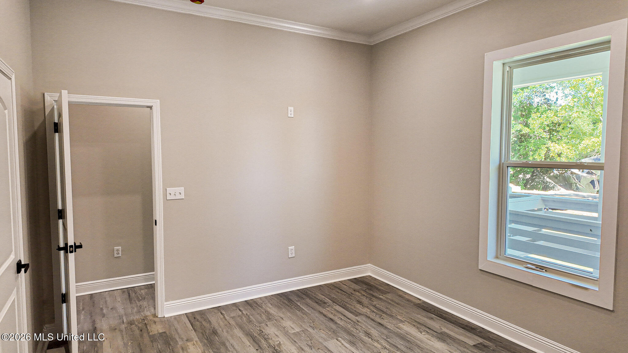 350 Menge Avenue Property Photo 14