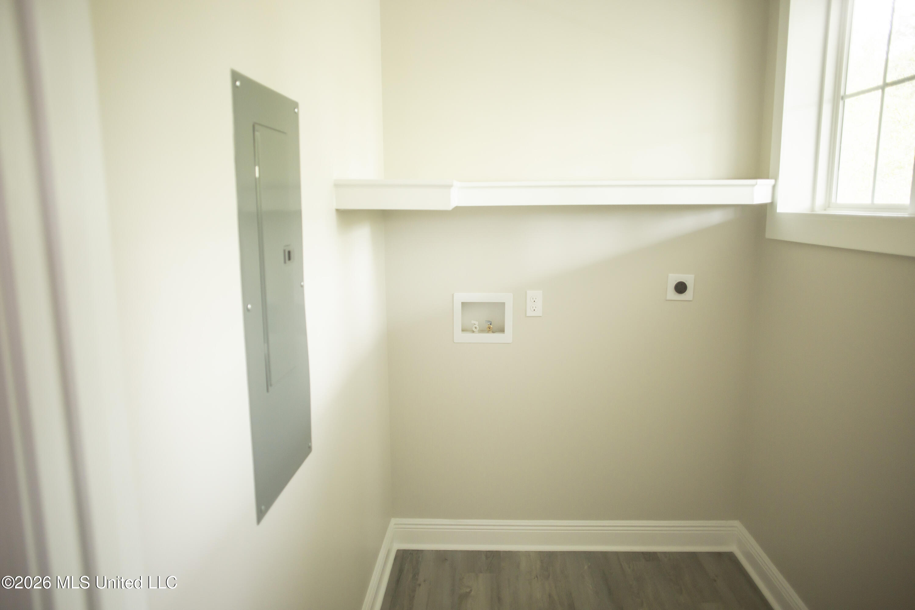 350 Menge Avenue Property Photo 20