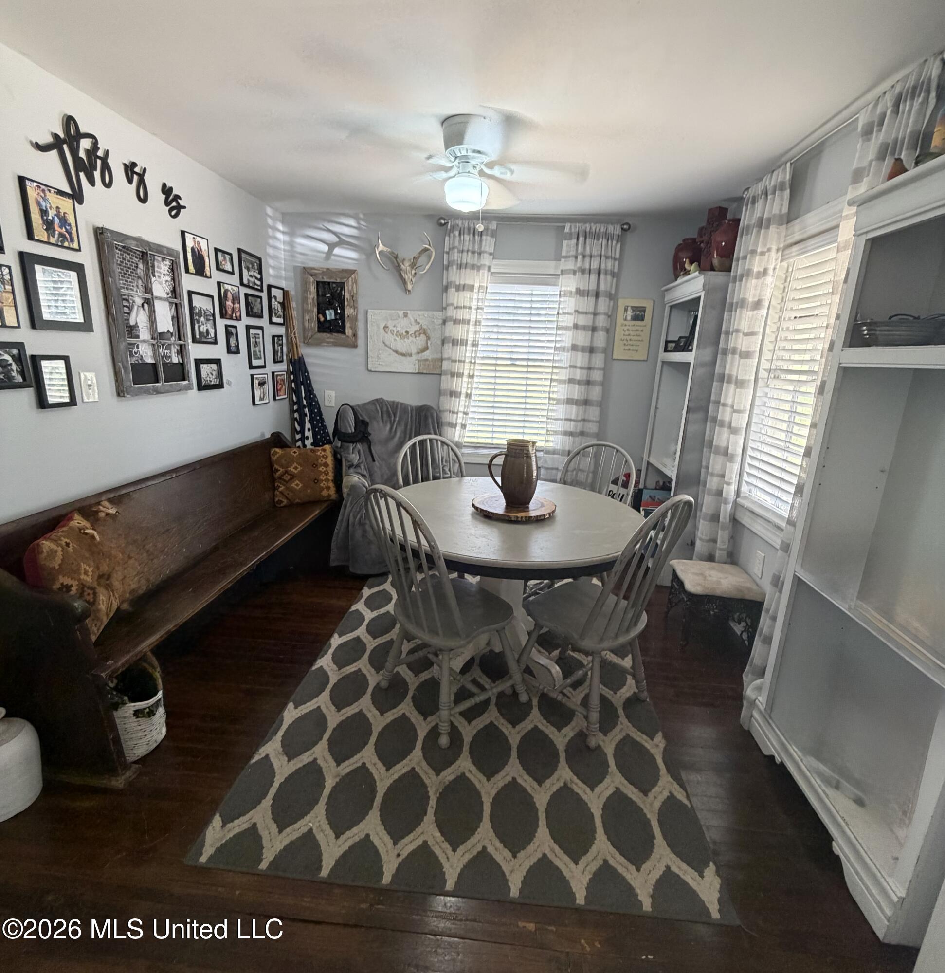 944 S College Street Property Photo 3