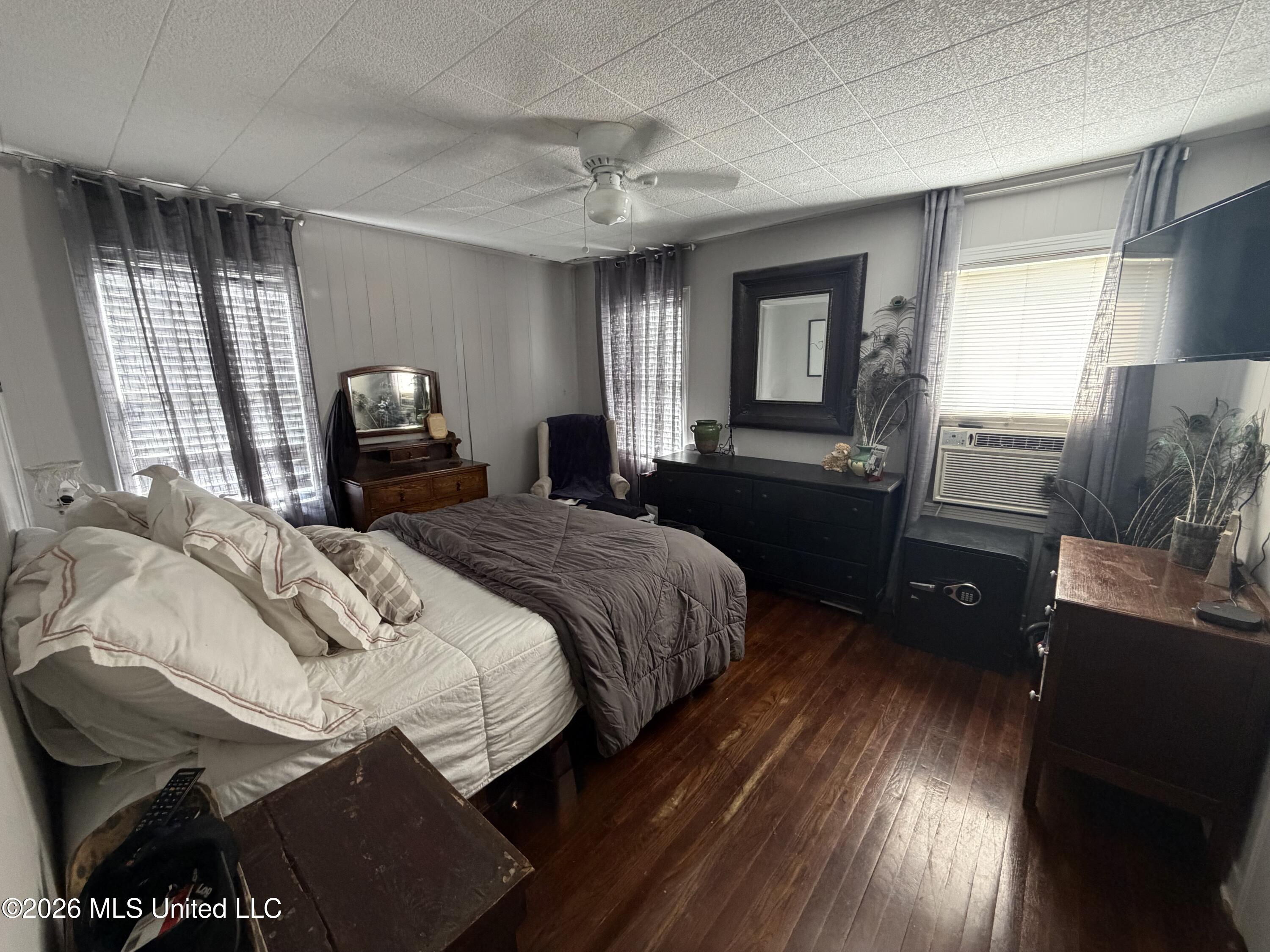 944 S College Street Property Photo 6
