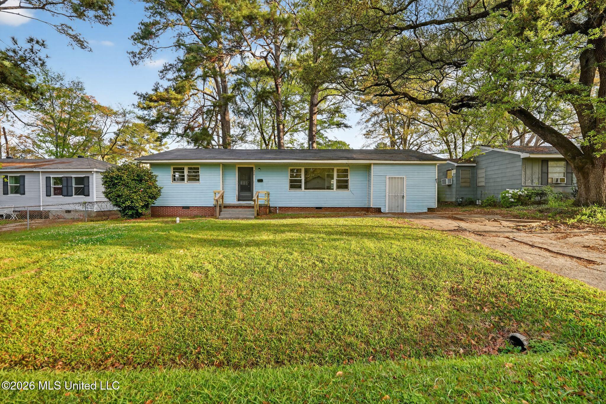 734 Montclair Place Property Photo 1