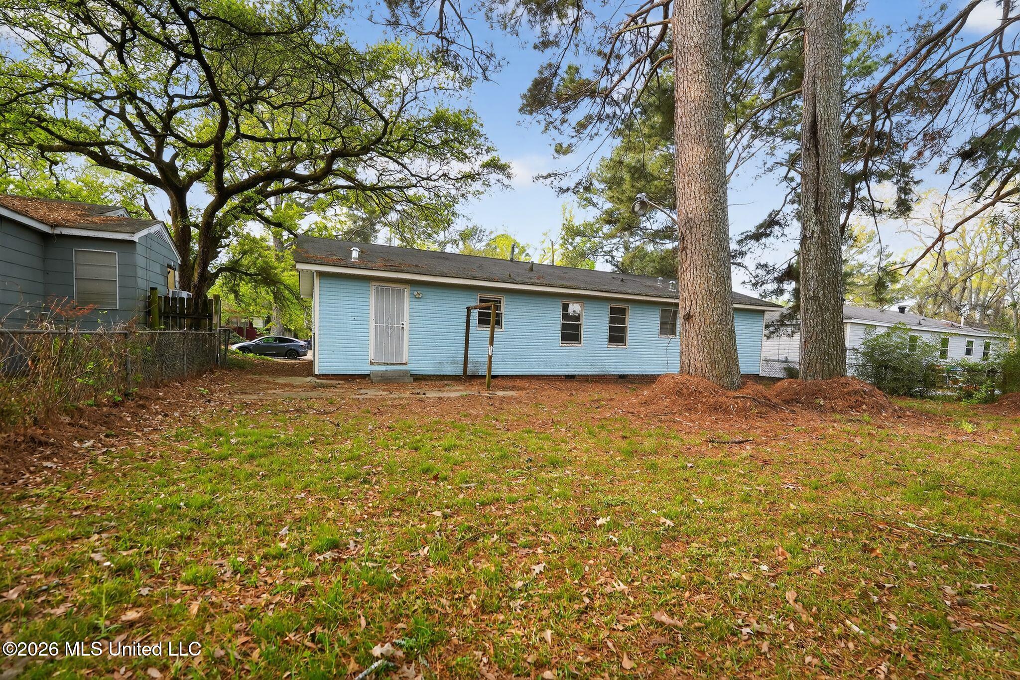 734 Montclair Place Property Photo 5