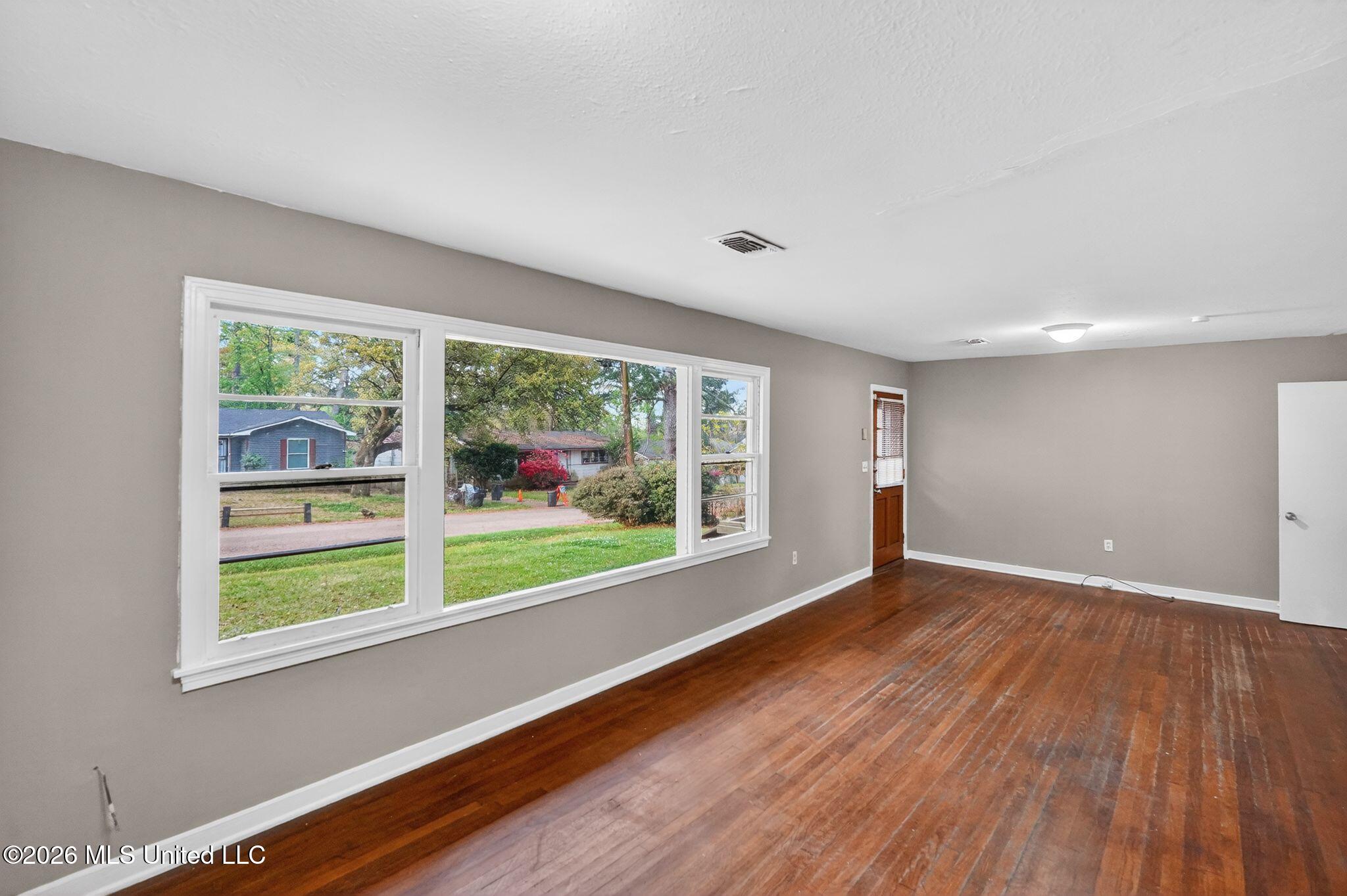 734 Montclair Place Property Photo 8