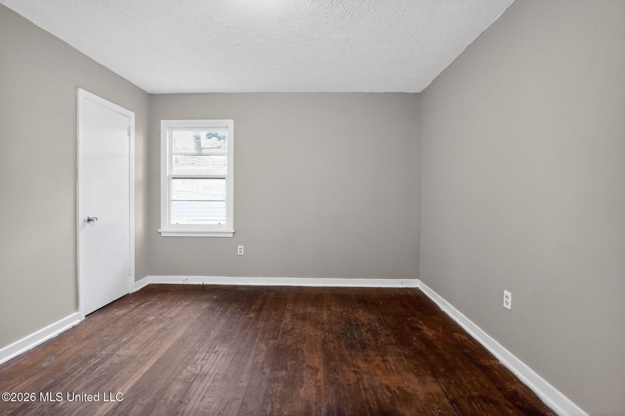 734 Montclair Place Property Photo 9