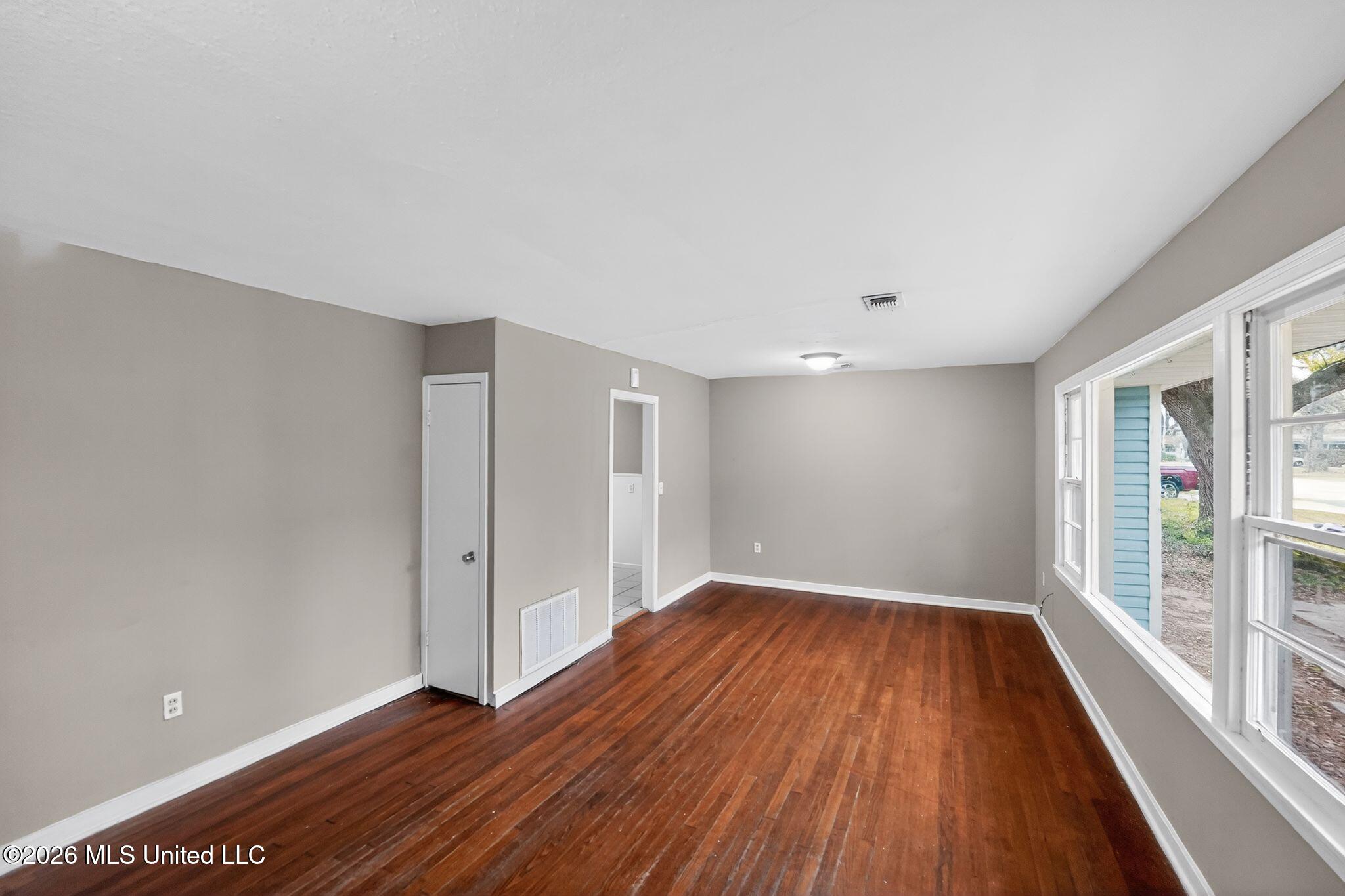 734 Montclair Place Property Photo 10