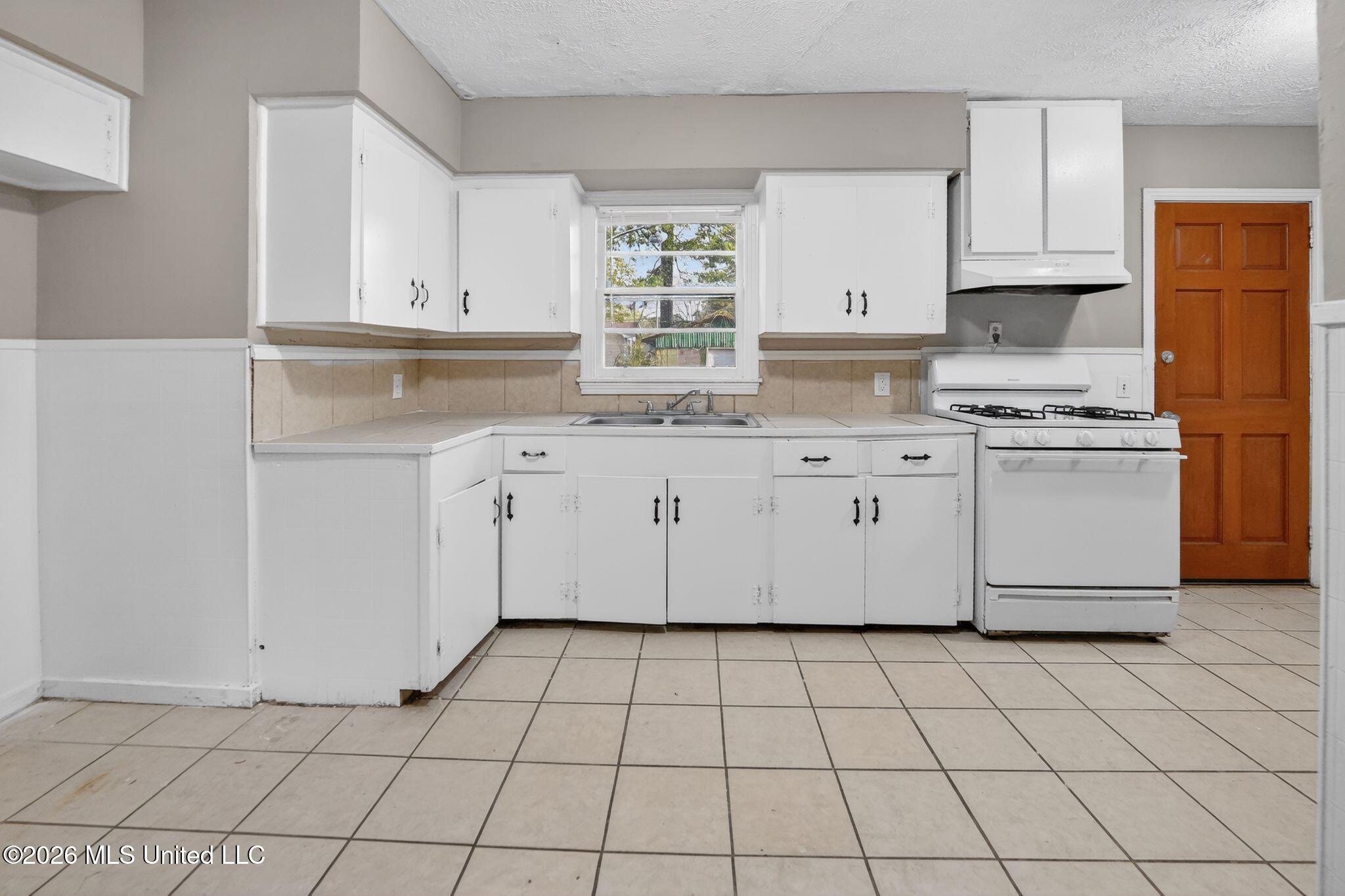 734 Montclair Place Property Photo 24
