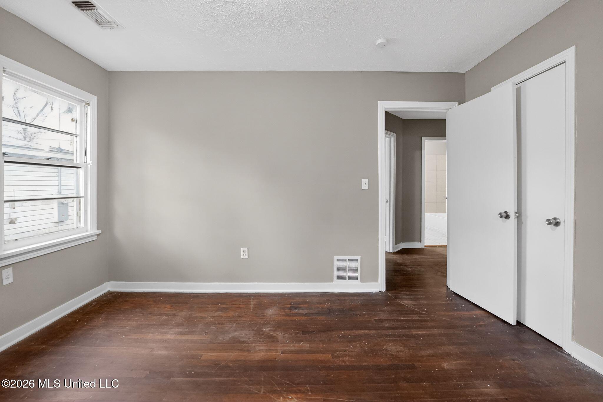 734 Montclair Place Property Photo 34