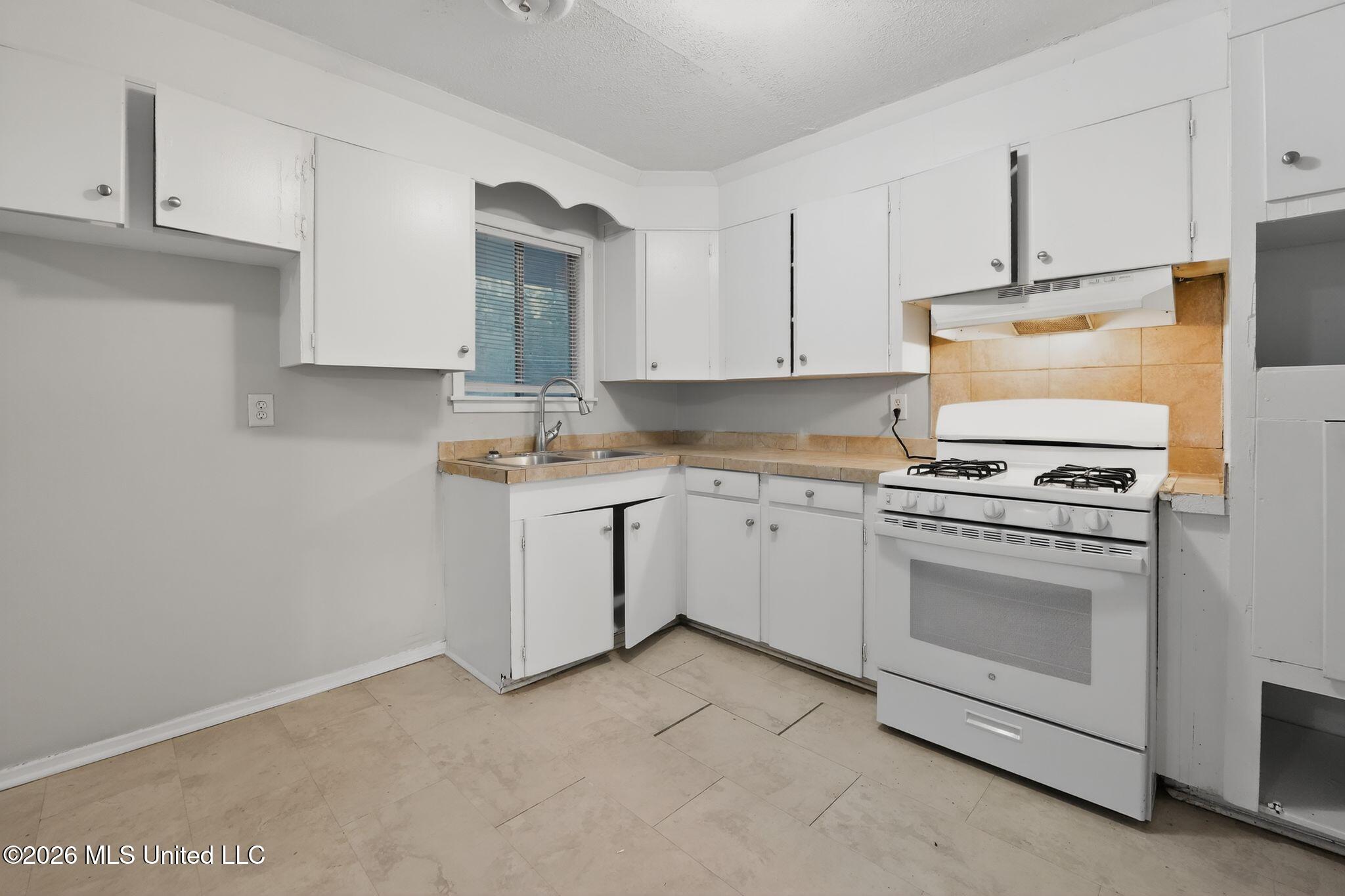 5559 Queen Mary Lane Property Photo 10